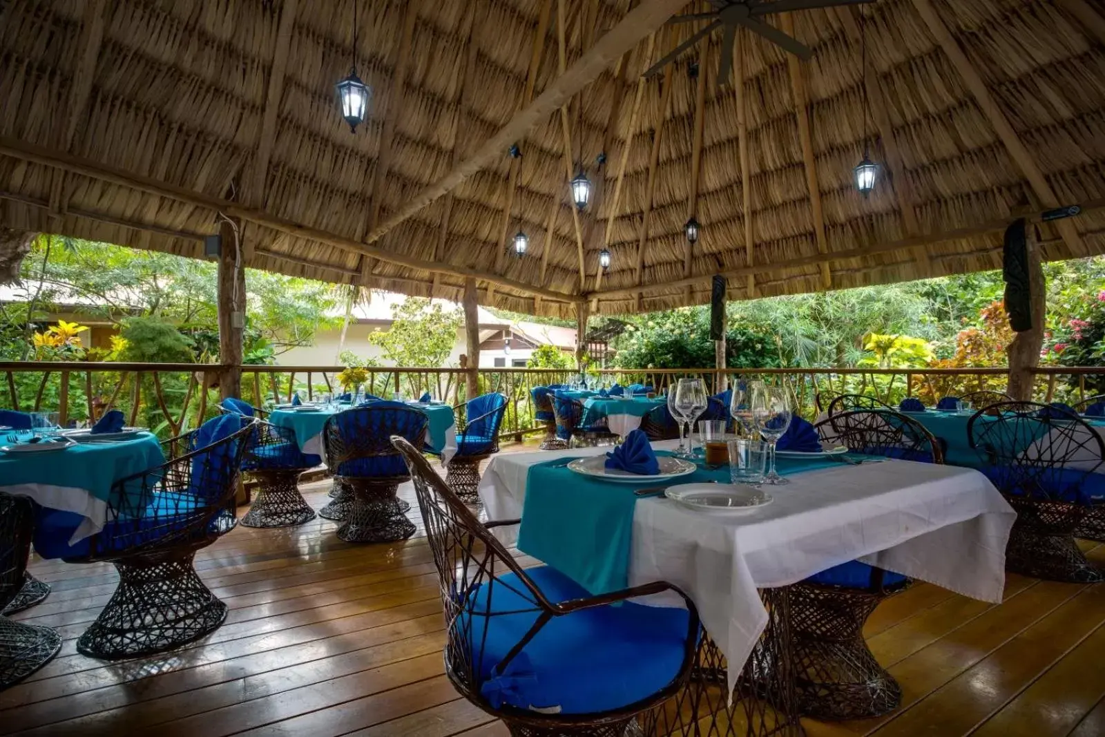 Restaurant/Places to Eat in Mariposa Belize Beach Resort