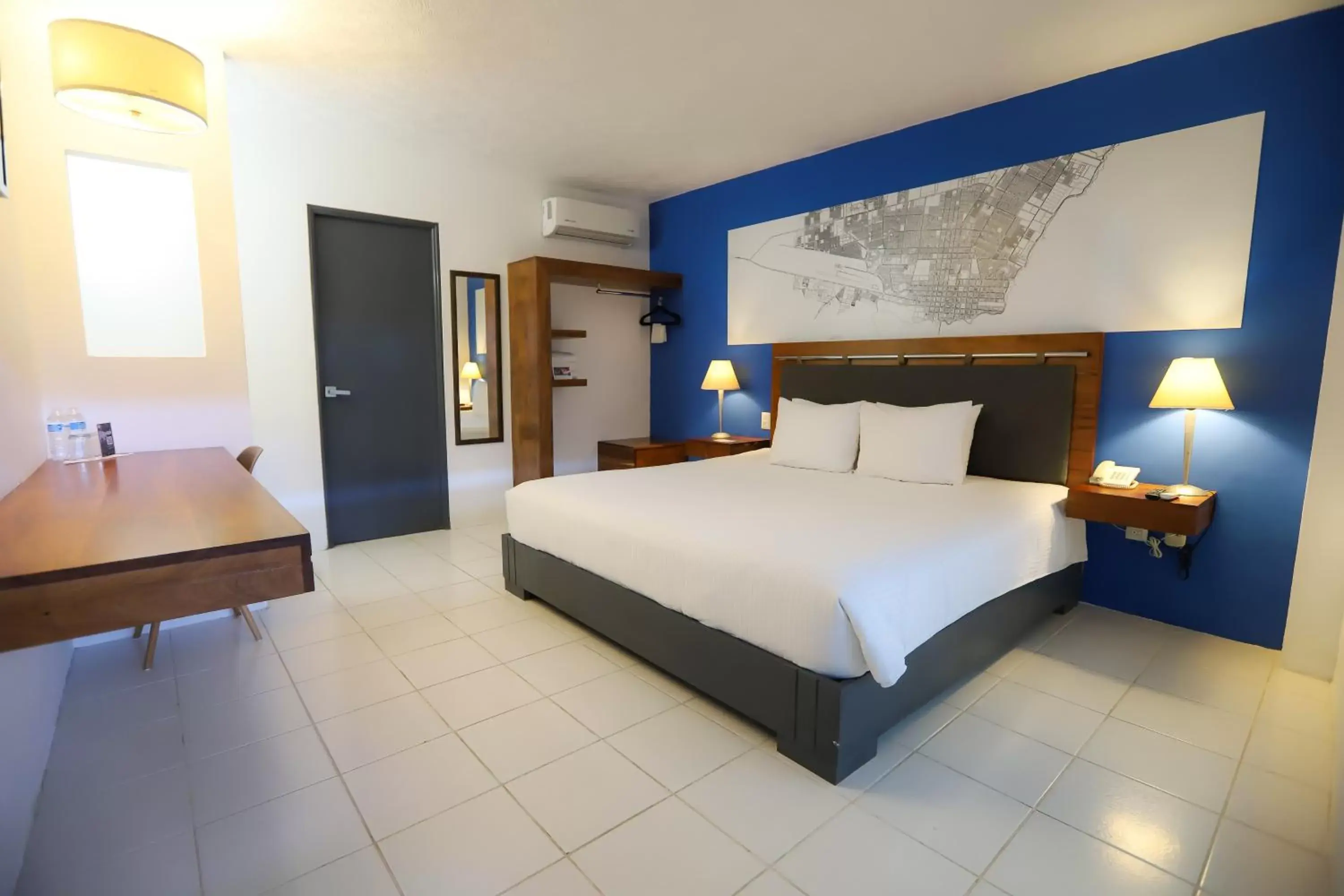 Photo of the whole room, Bed in TRYP by Wyndham Chetumal