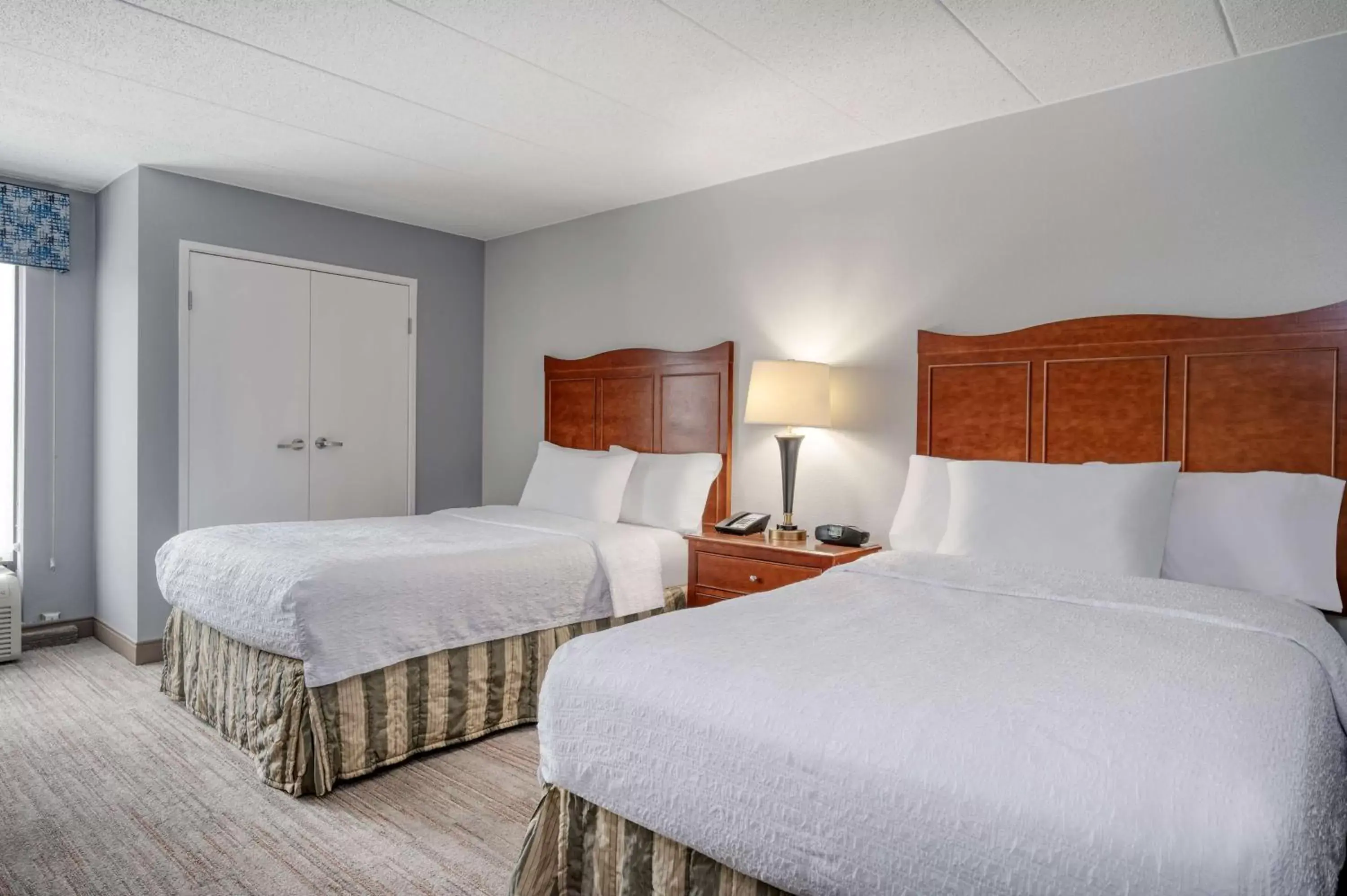 Bed in Hampton Inn Baltimore/White Marsh