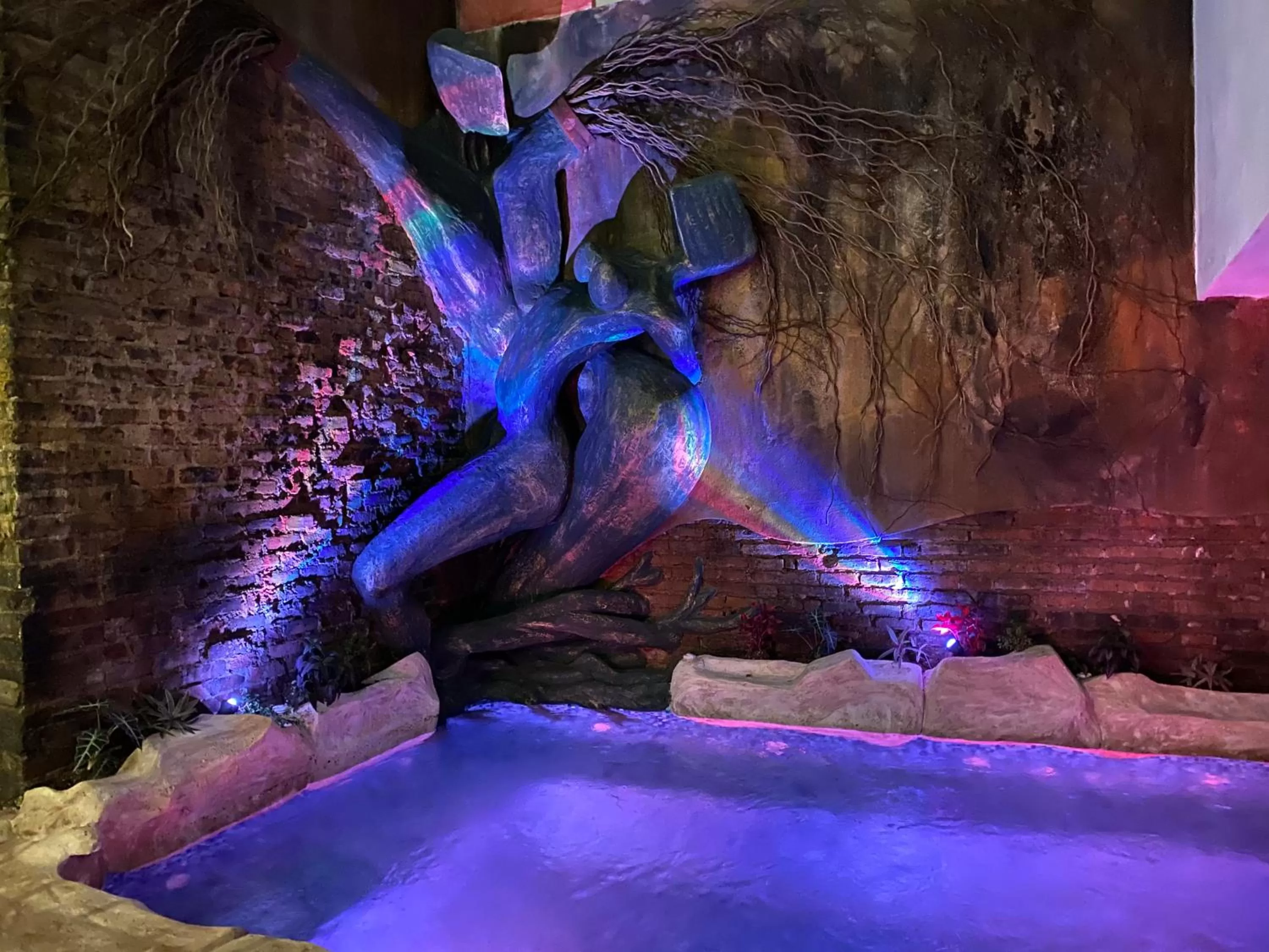 Swimming pool in Hotel Raices de Mar