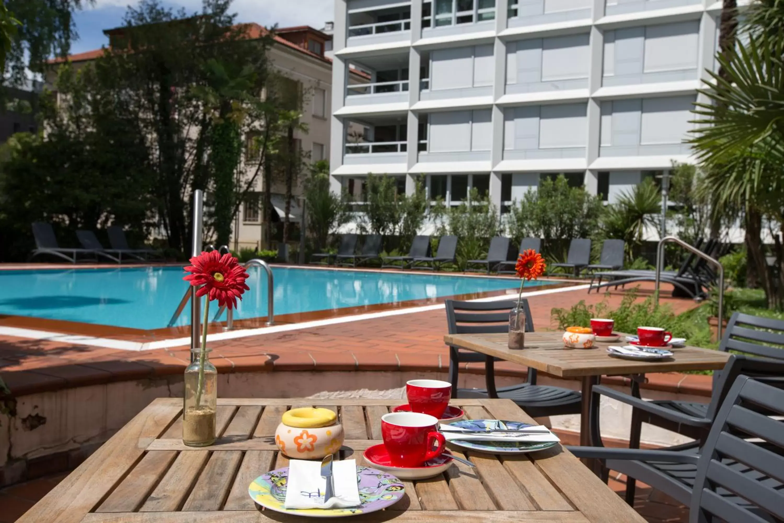 Food and drinks, Swimming Pool in Aparthotel Al Lago