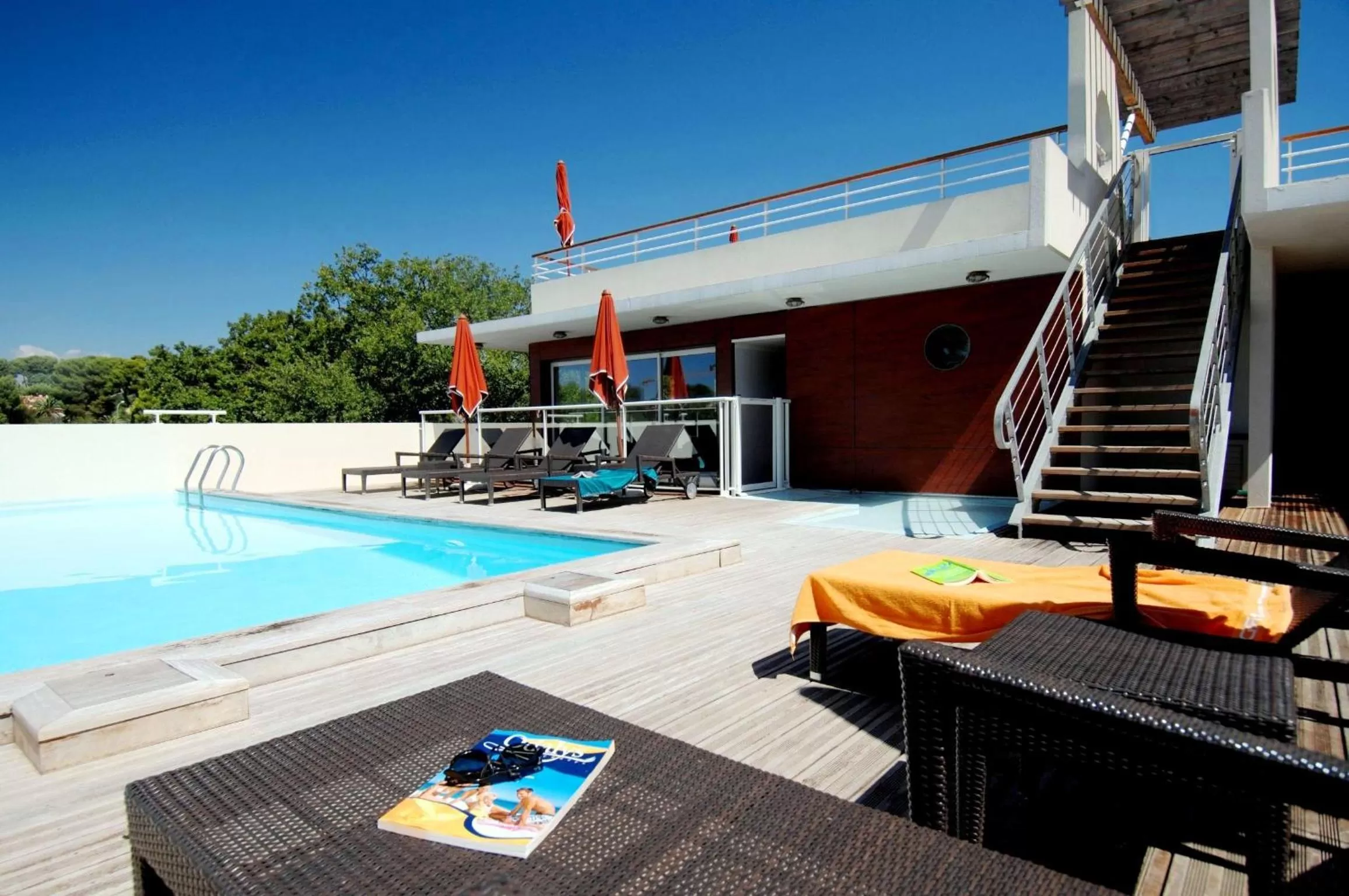 Swimming pool in Appart Hotel Odalys City Antibes Olympe