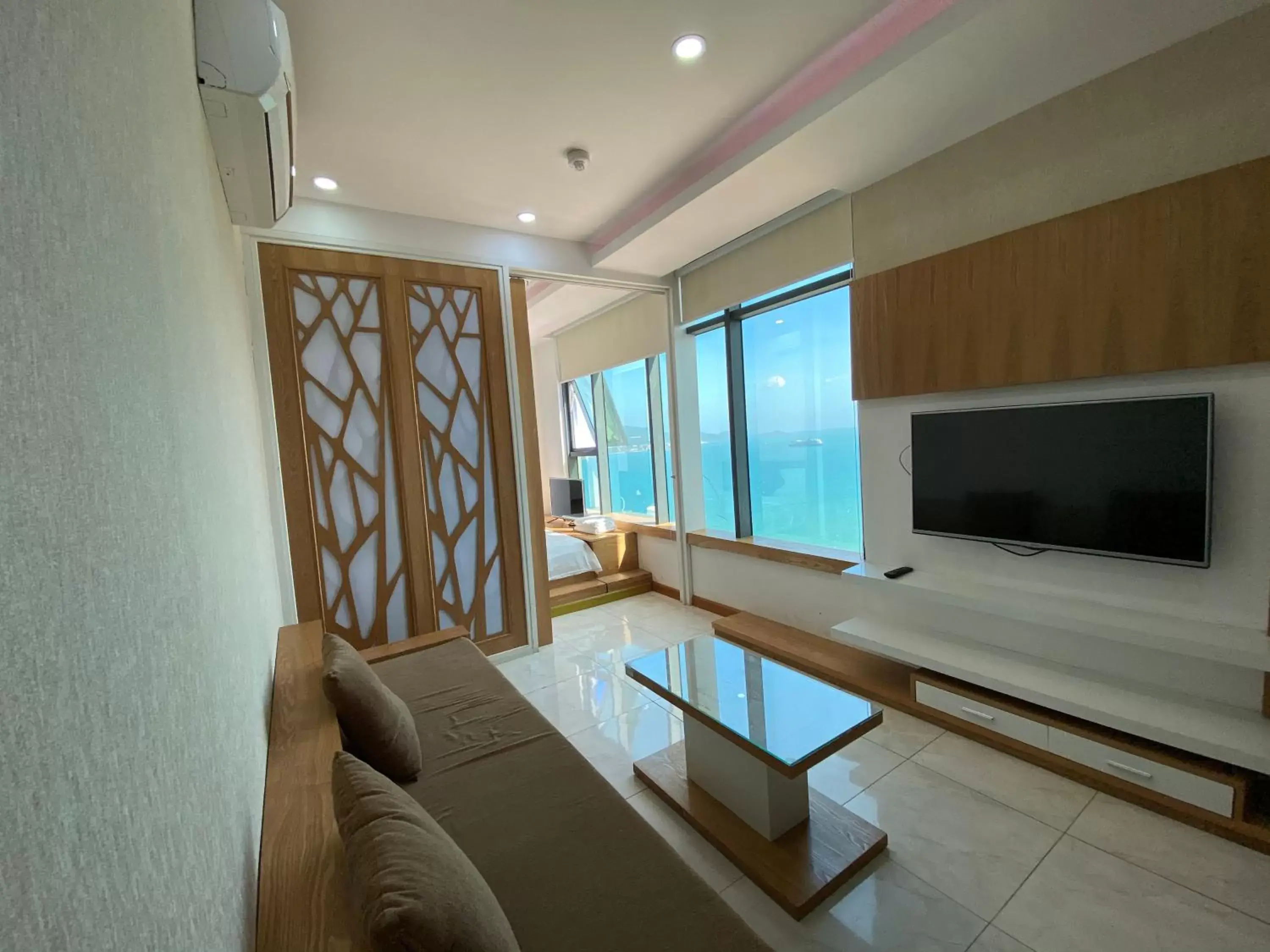 Communal lounge/ TV room, Seating Area in Gold Ocean Apartment