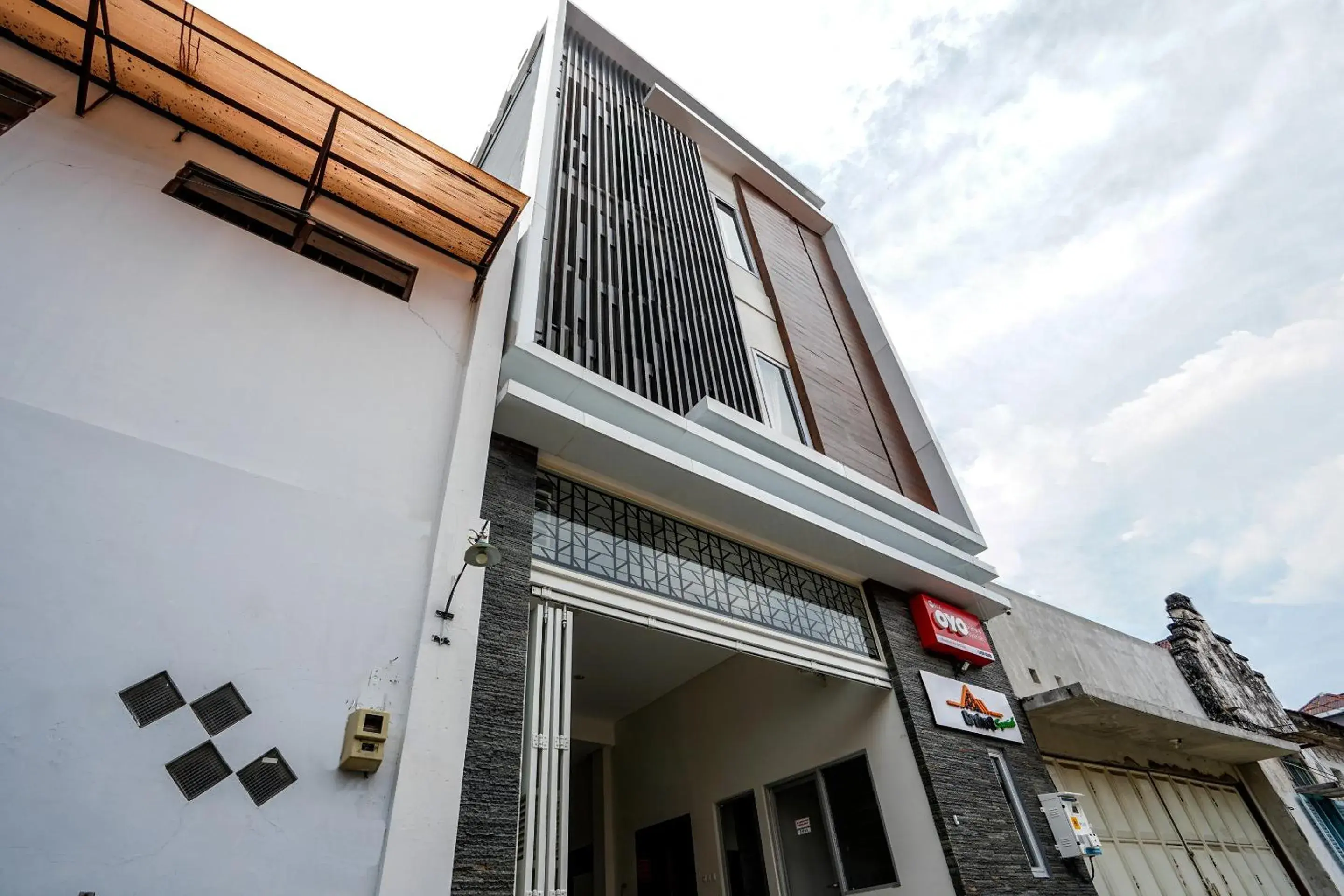 Facade/entrance, Property Building in OYO 614 Graha 8 Syariah