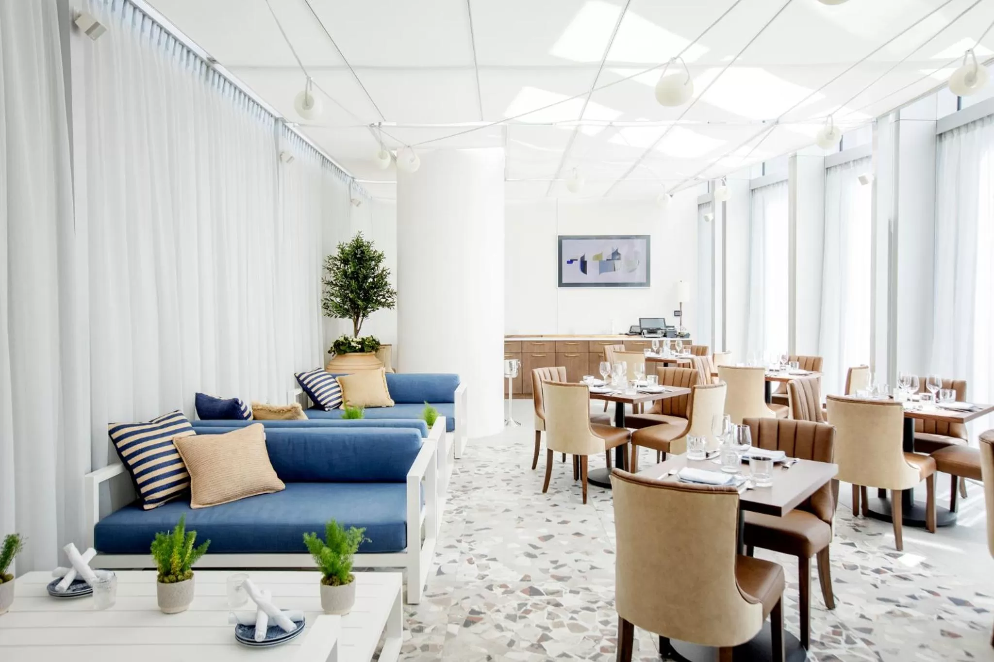 Restaurant/places to eat in EXchange Hotel Vancouver