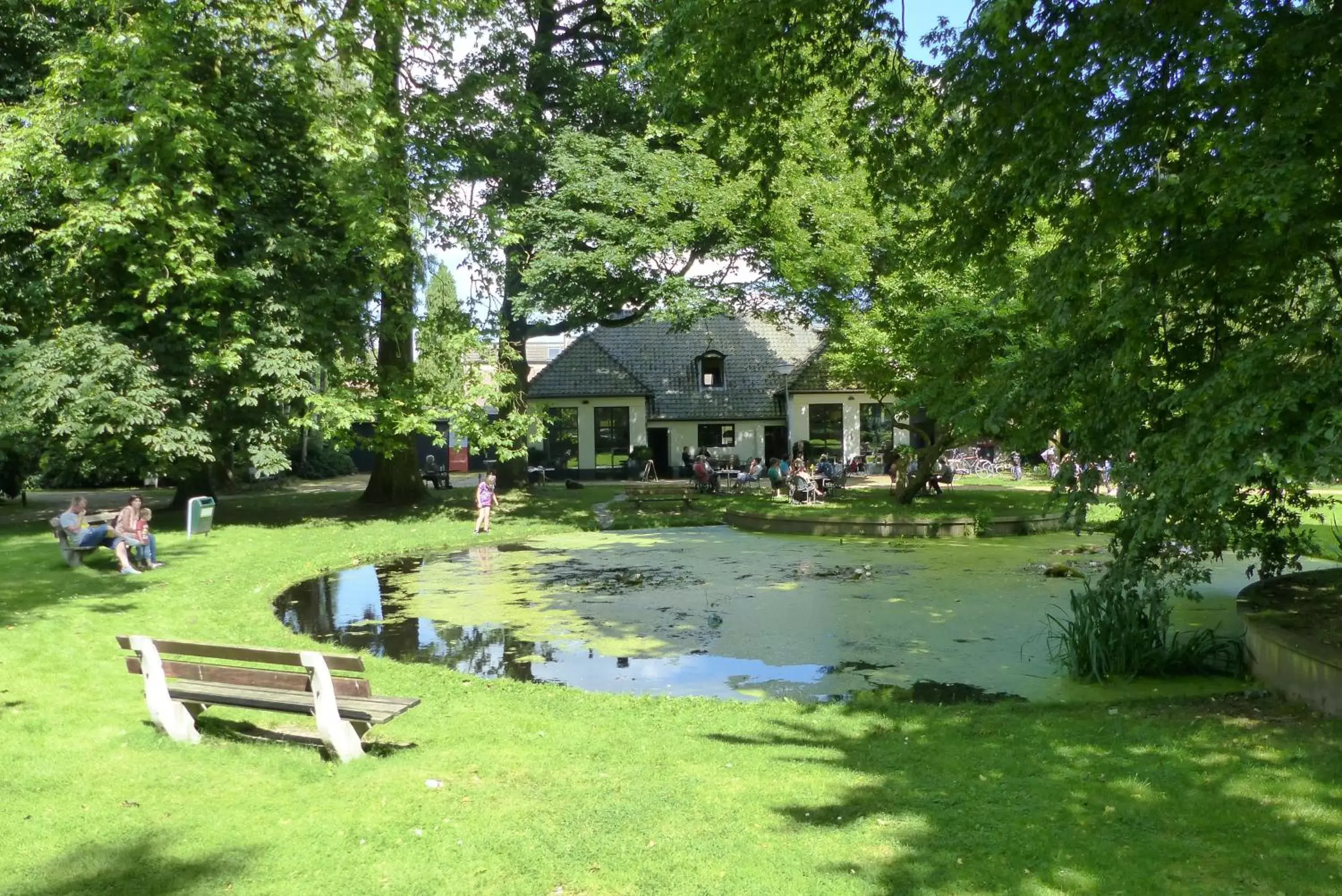Area and facilities, Garden in B&B Onder de rode beuk