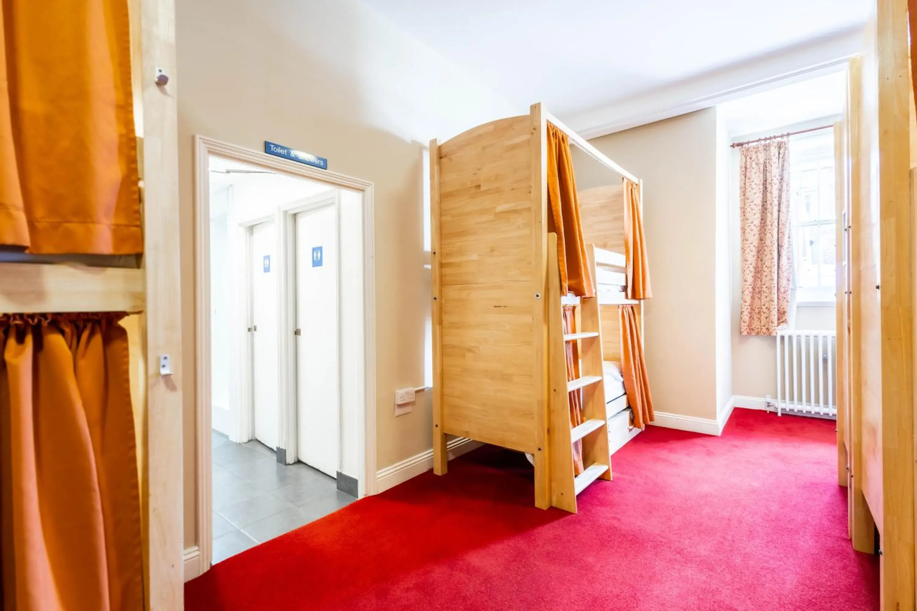 Bathroom, Bunk Bed in Palmers Lodge: Swiss Cottage
