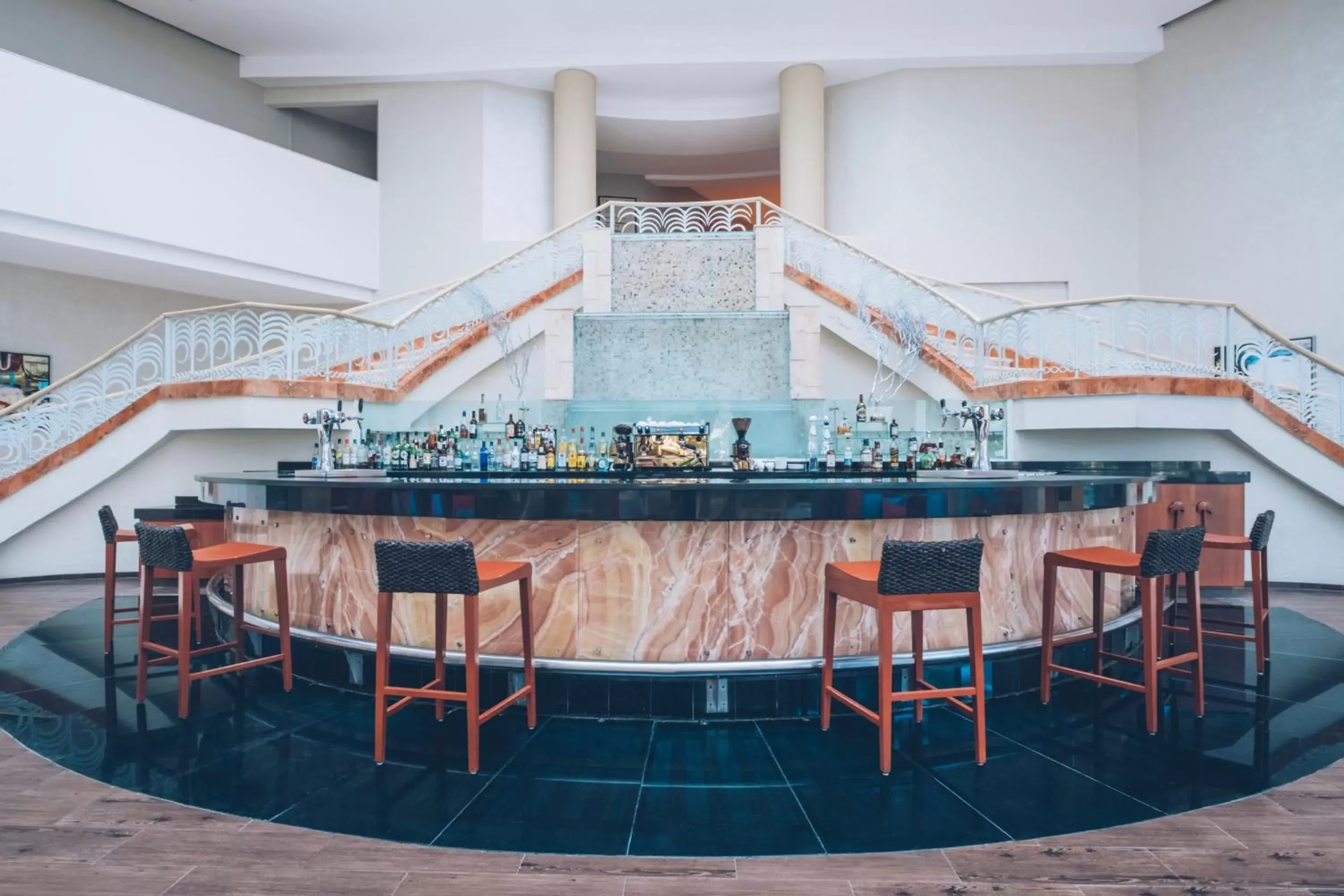 Lounge or bar, Restaurant/Places to Eat in Iberostar Selection Cancun