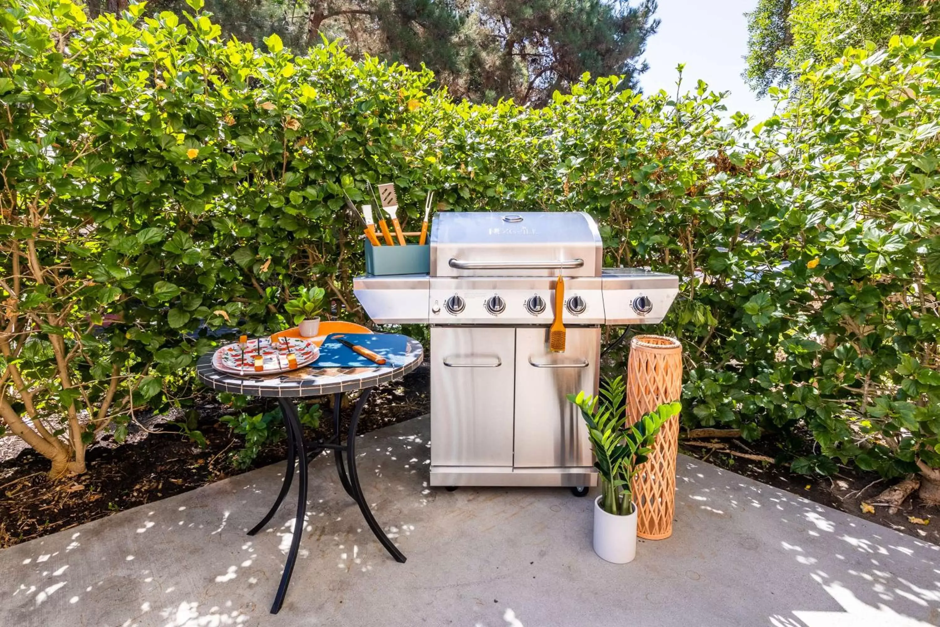 Patio, BBQ Facilities in Sonesta Simply Suites Irvine East Foothill