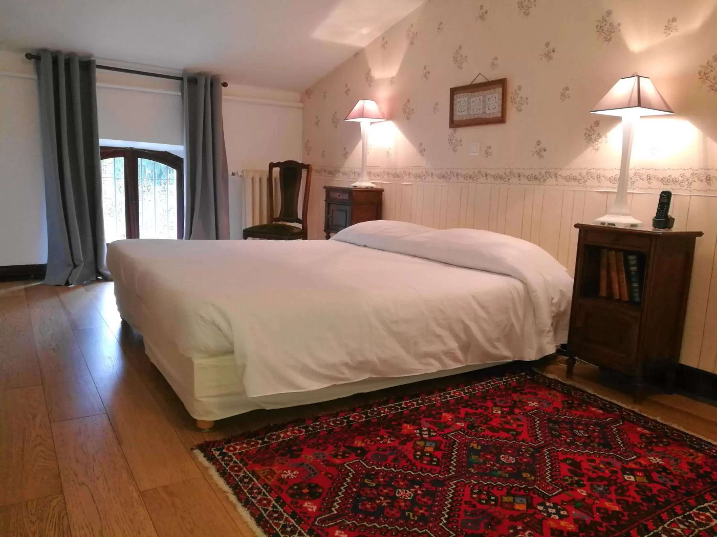 Bed in Hotel Logis - Chateau de Beauregard