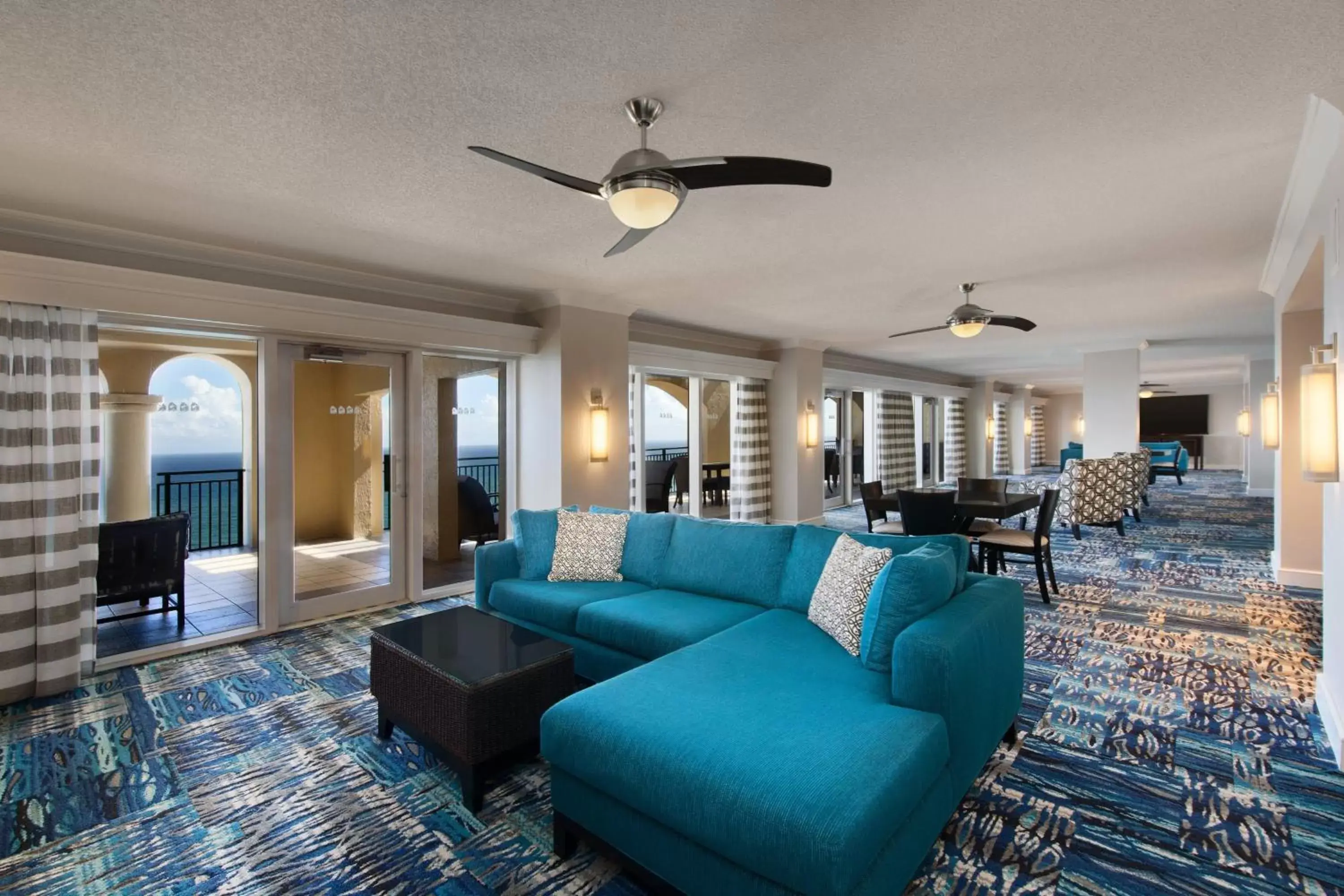 Lounge or bar, Seating Area in Marriott's BeachPlace Towers