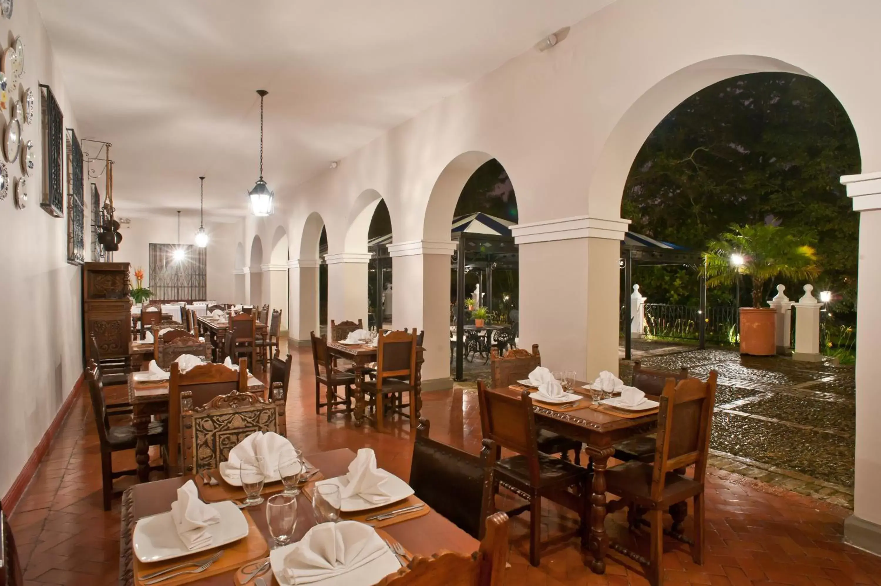 Restaurant/places to eat in Hotel Dann Monasterio Restaurant/places to eat in Hotel Dann Monasterio