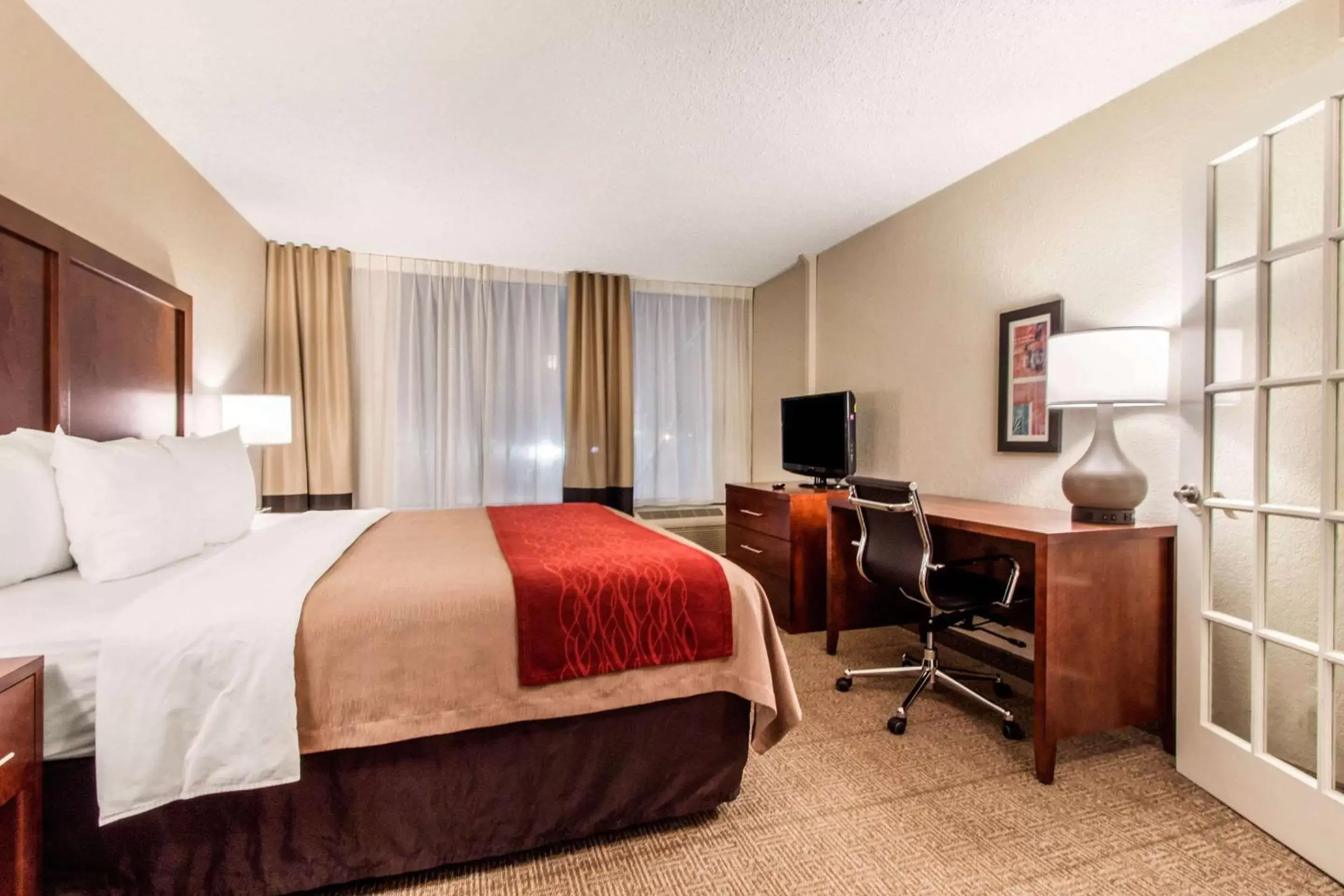 Photo of the whole room, Bed in Comfort Inn & Suites Omaha