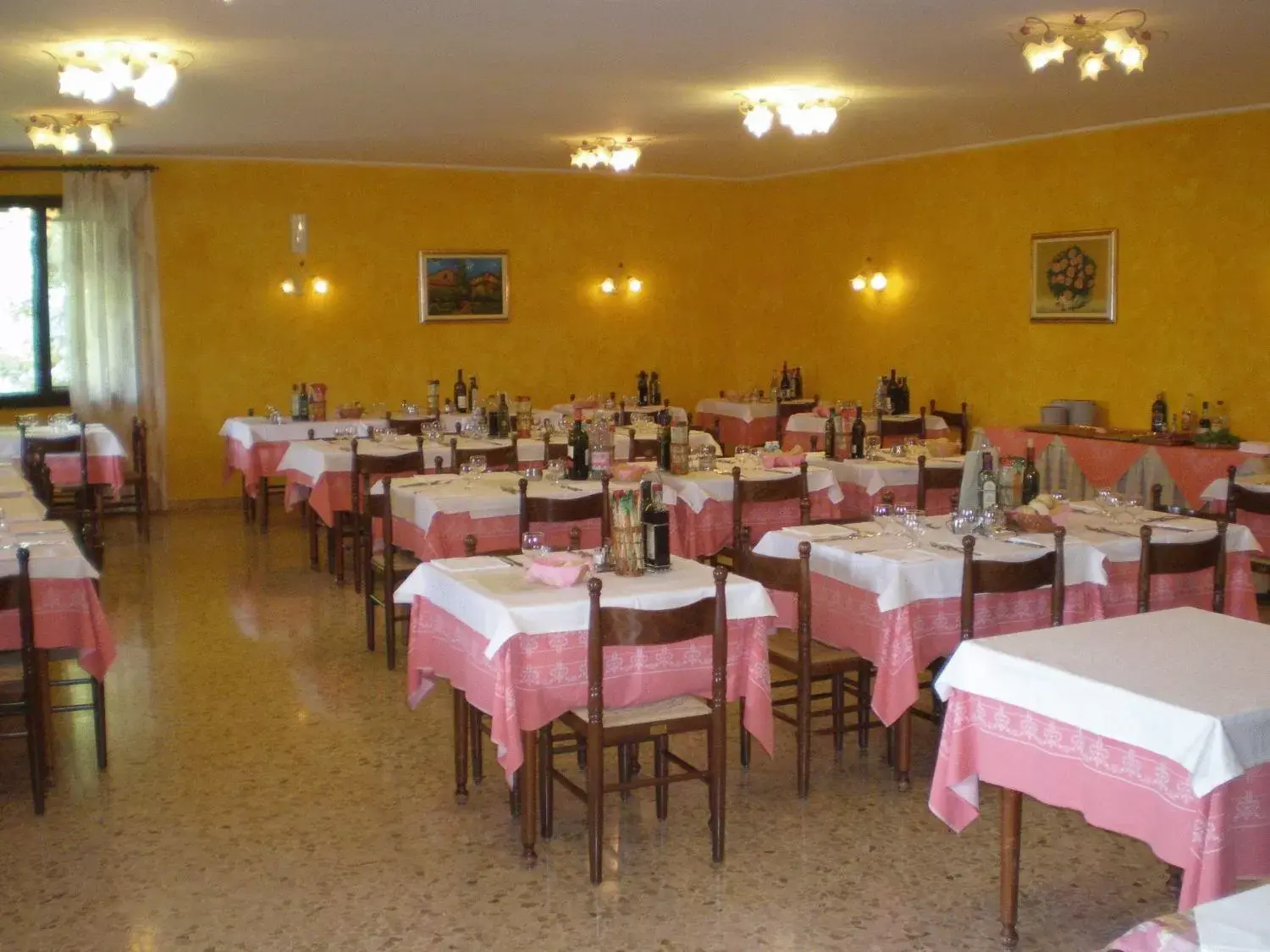 Restaurant/Places to Eat in Hotel Residence La Rosa