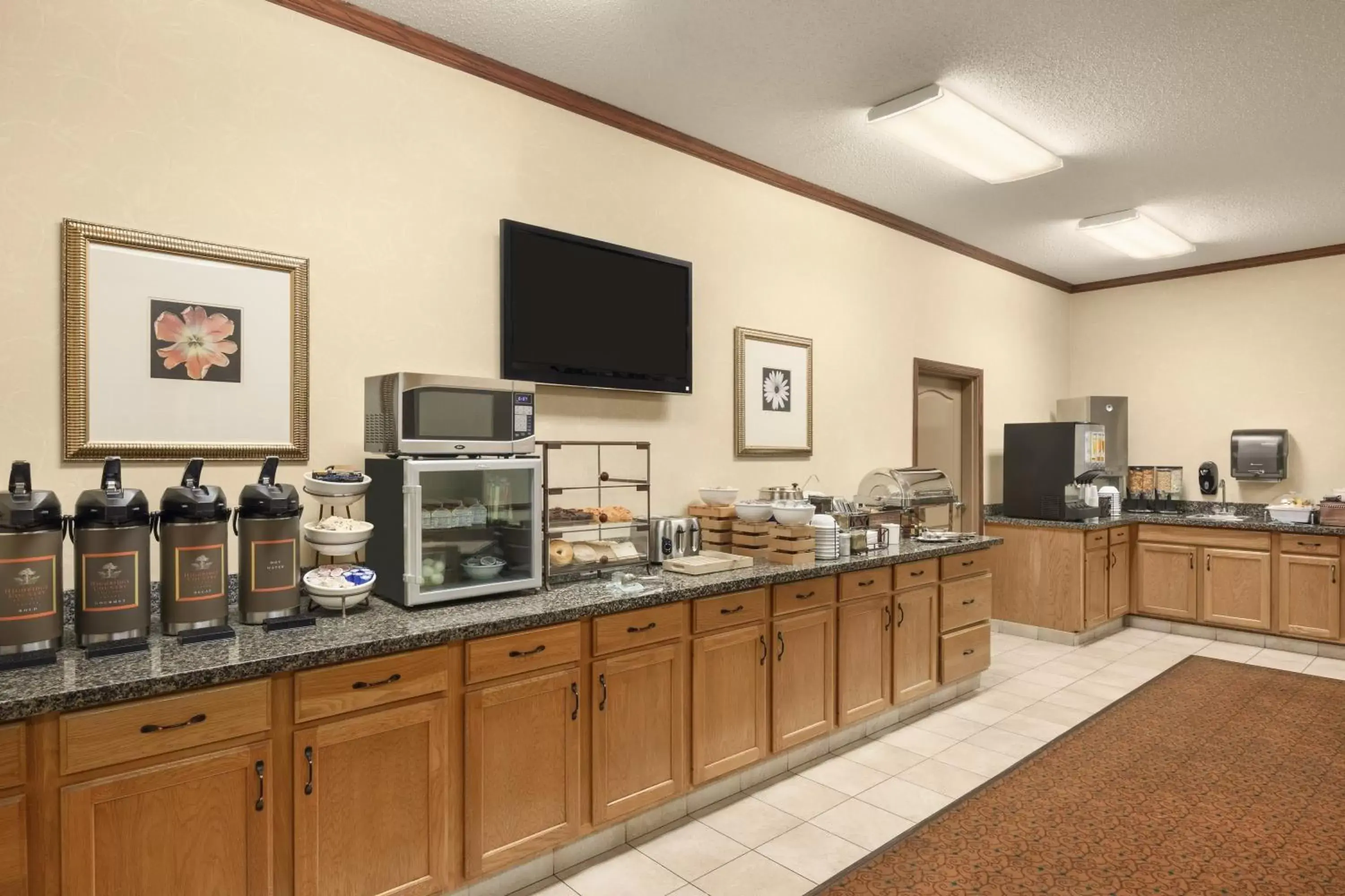 Buffet breakfast in Country Inn & Suites by Radisson, Sioux Falls, SD