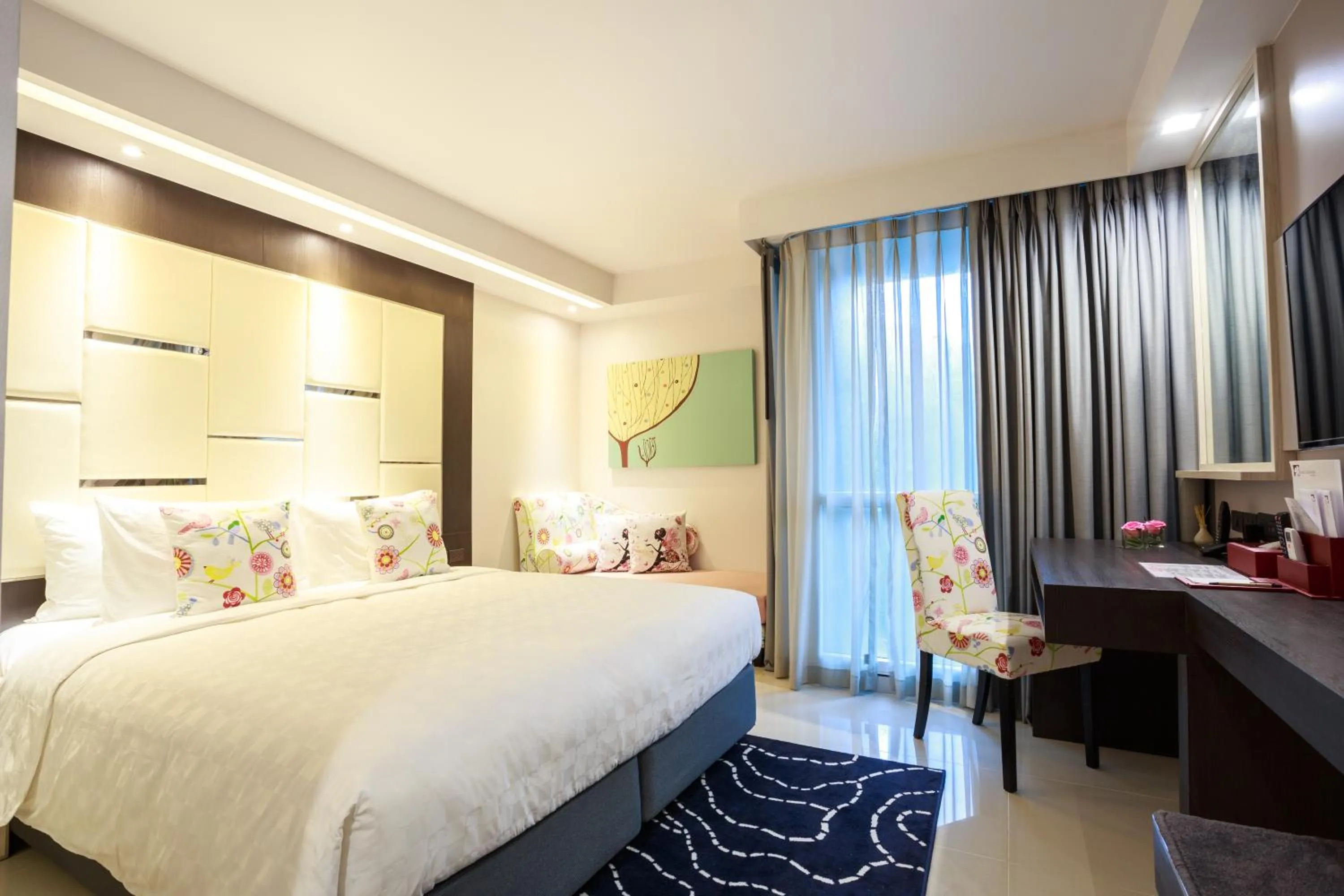 Bedroom, Bed in Hotel Clover Asoke - SHA Extra Plus