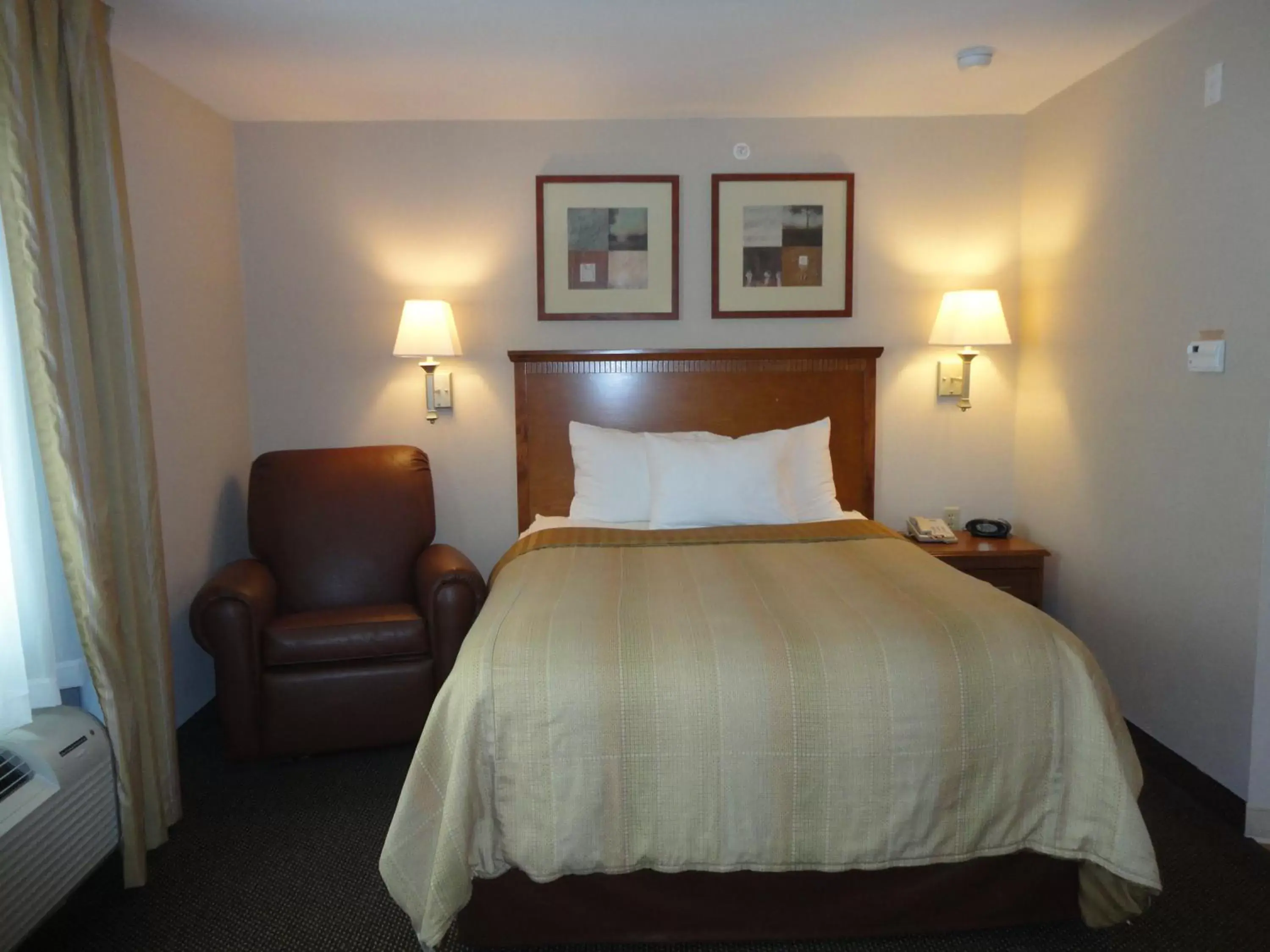 Photo of the whole room, Bed in Candlewood Suites San Antonio NW Near SeaWorld, an IHG Hotel