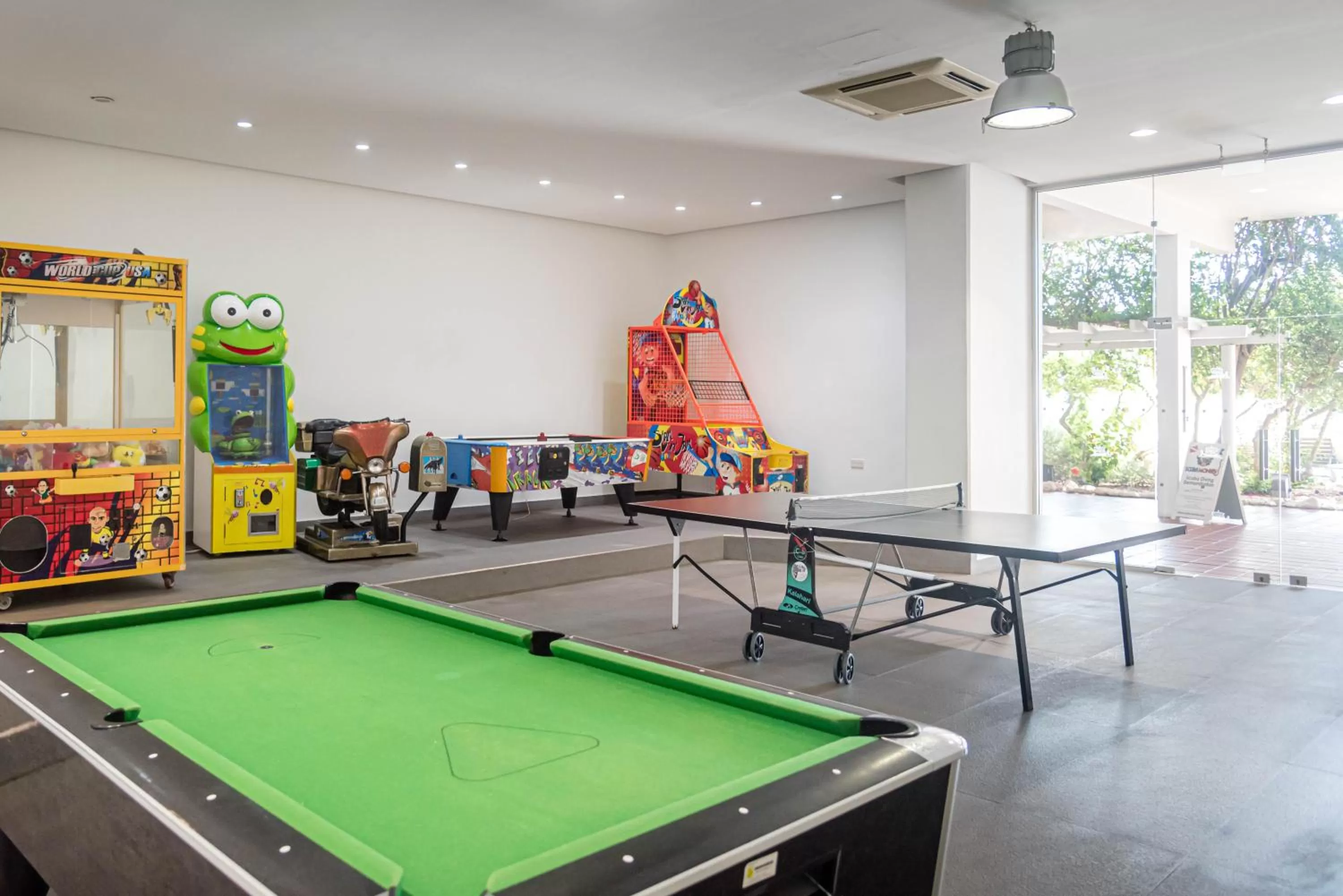 Billiard in Grecian Bay