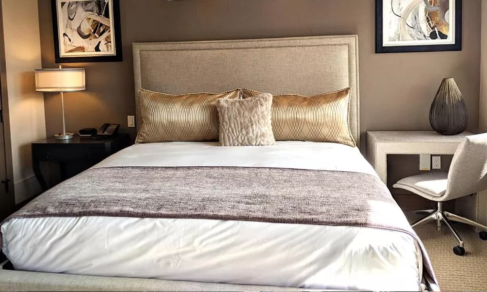 Bed in Garden of the Gods Resort & Club