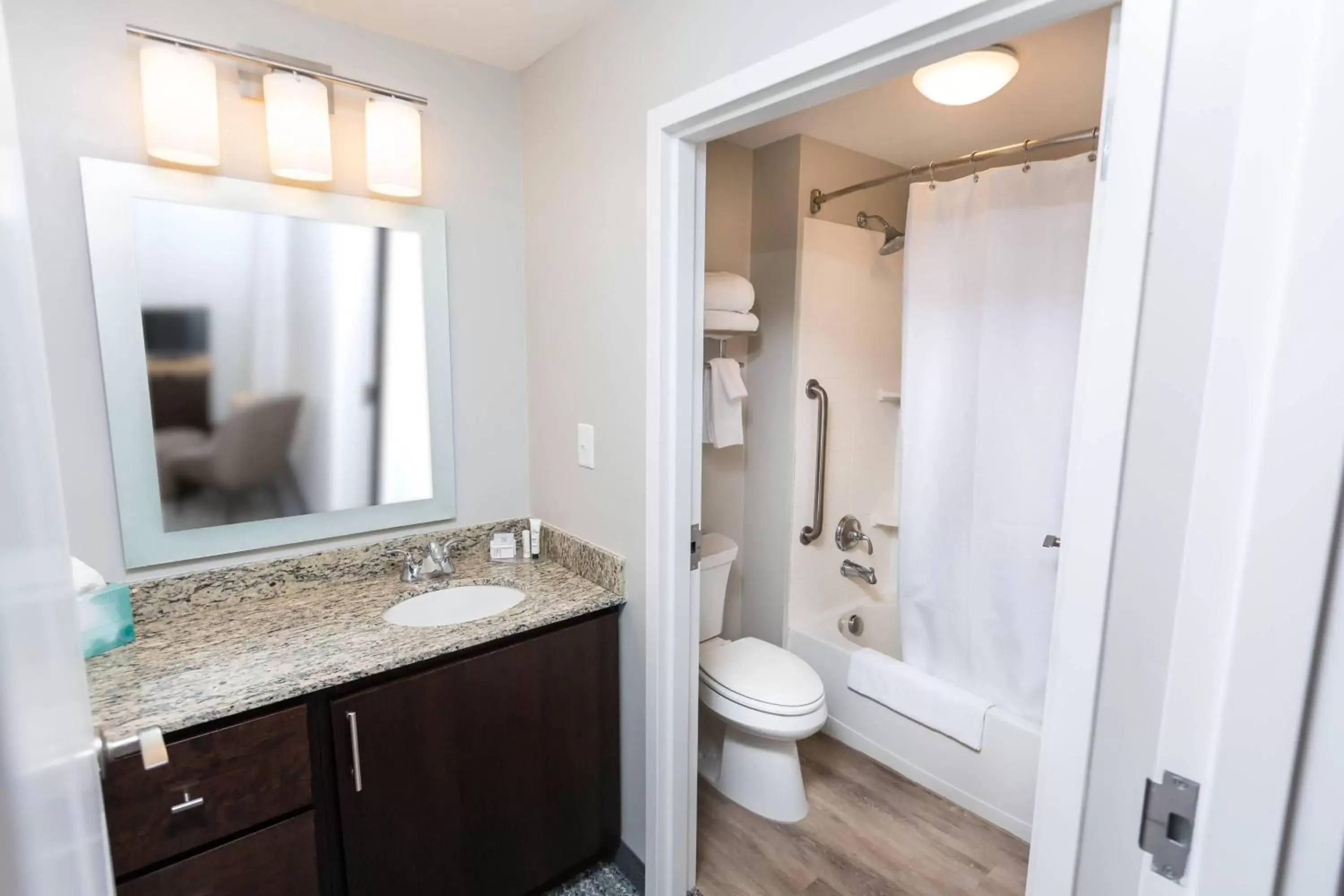 Bathroom in TownePlace Suites by Marriott Bowling Green