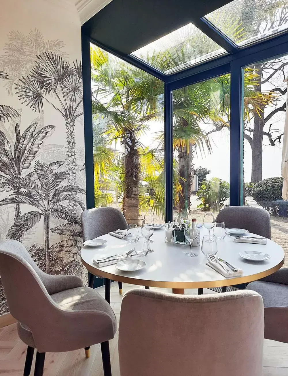 Restaurant/places to eat in Royal Plaza Montreux Restaurant/places to eat in Royal Plaza Montreux