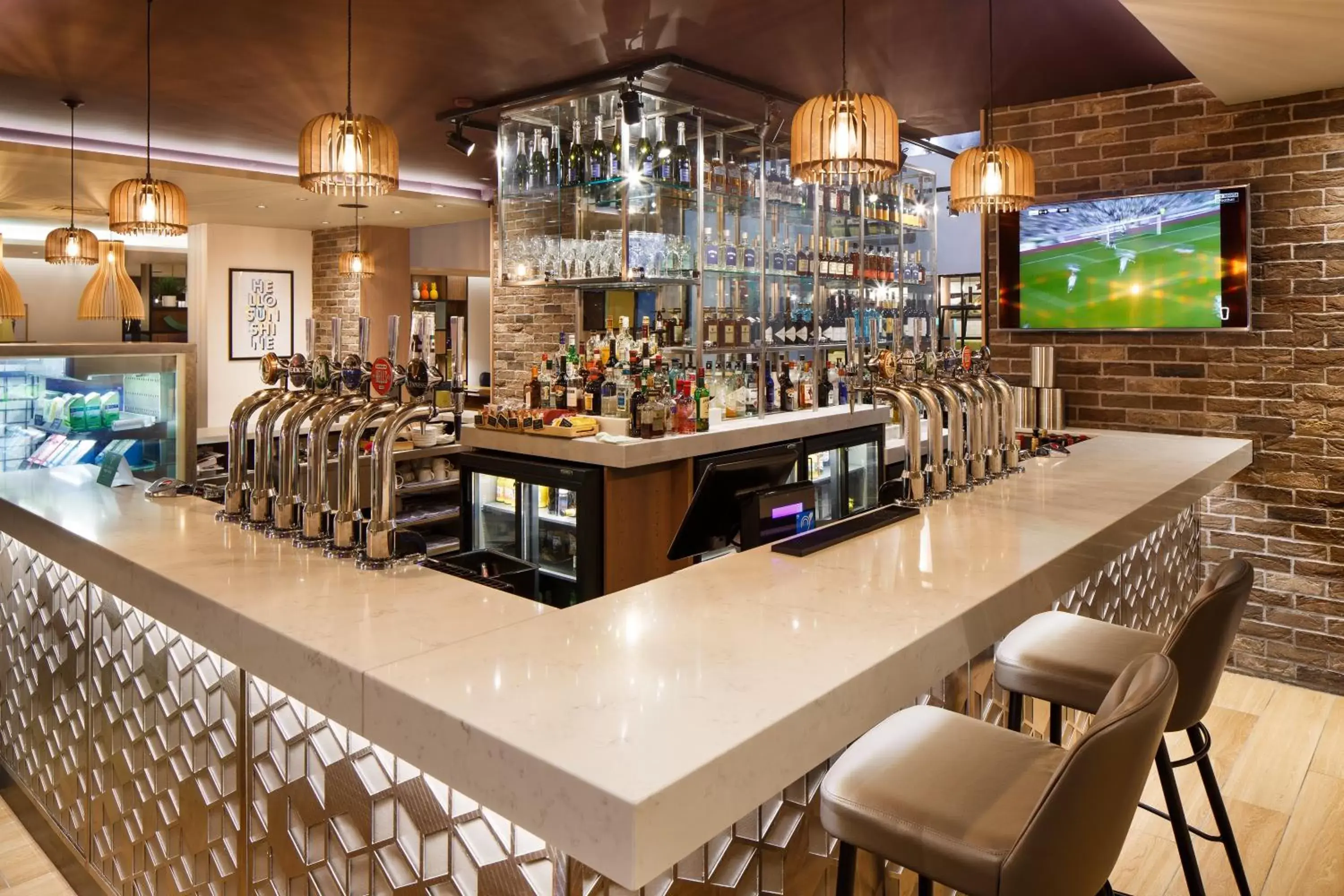 Lounge or bar, Restaurant/Places to Eat in Holiday Inn Brentwood, an IHG Hotel