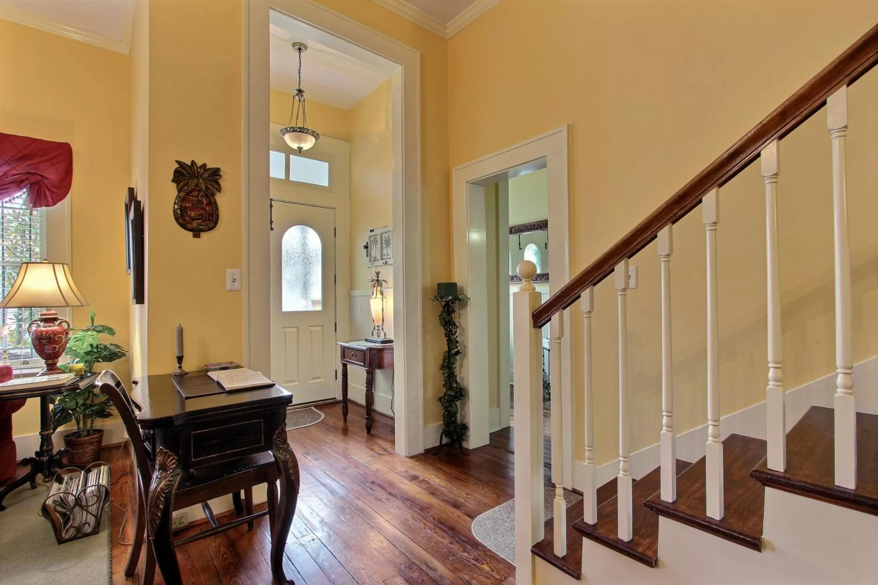 Facade/entrance in Green Palm Inn