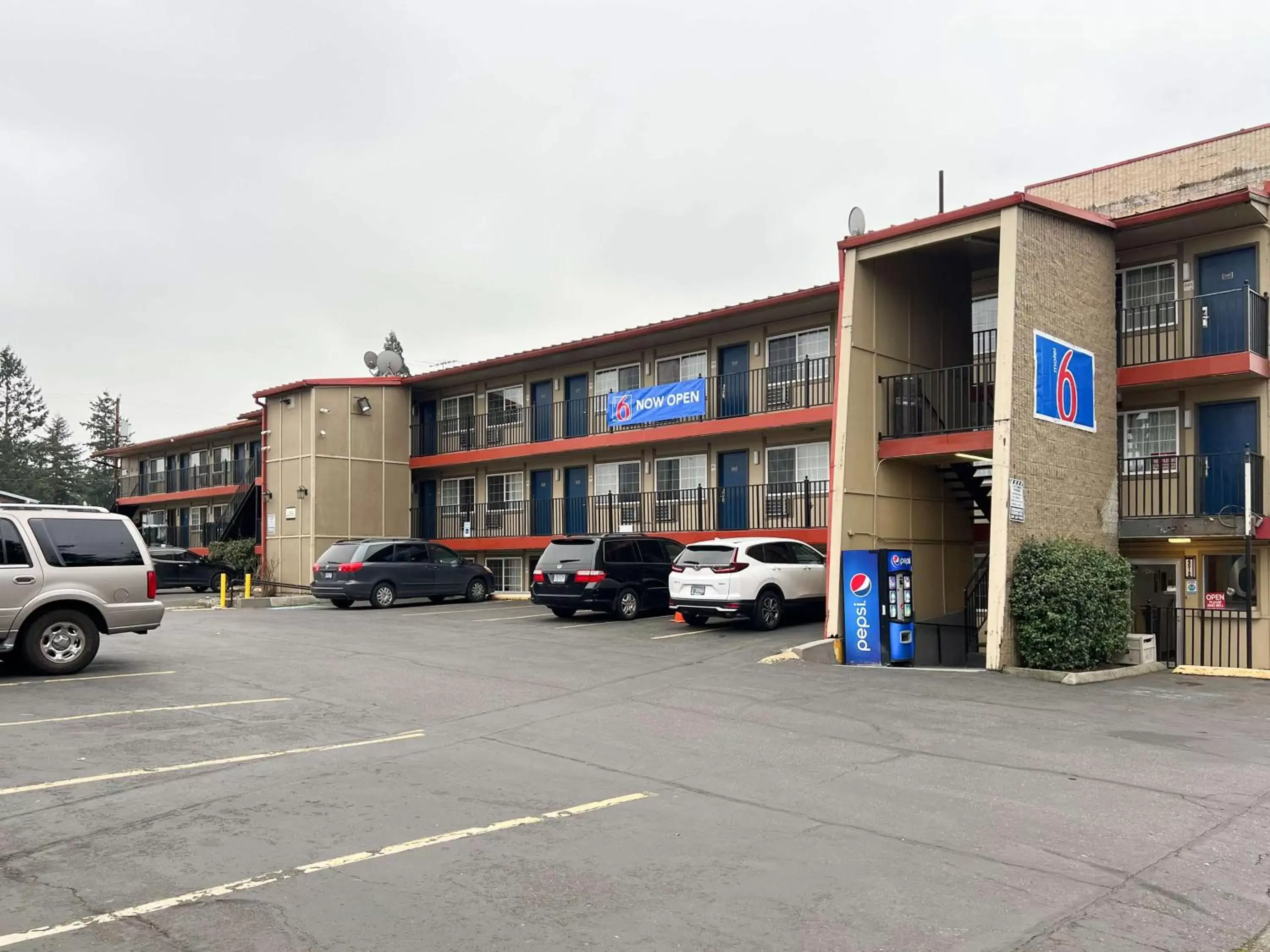 Property Building in Motel 6 Portland, OR Southeast
