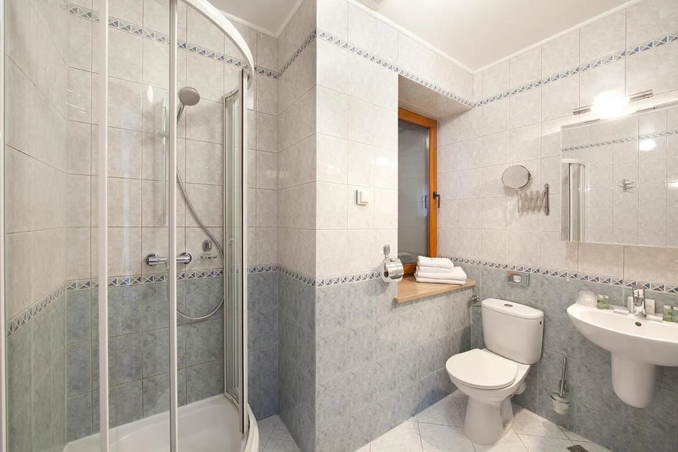 Shower in Blue Swan