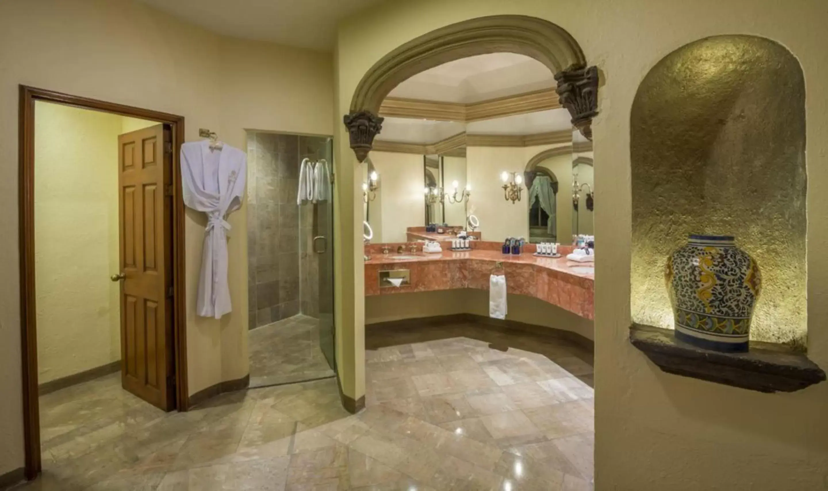 Photo of the whole room, Bathroom in Quinta Real Aguascalientes