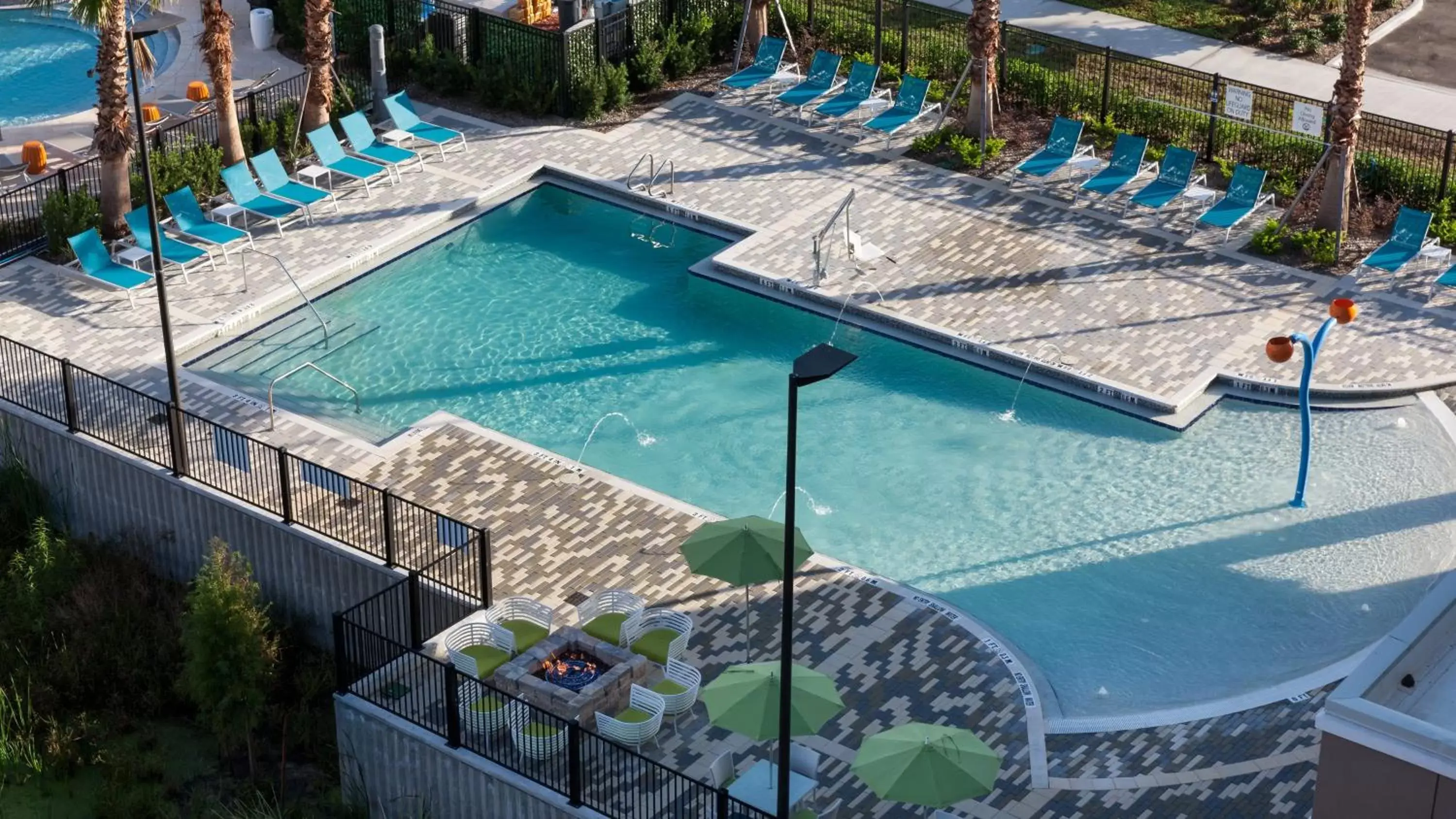 Property building, Pool View in Holiday Inn Express & Suites - Orlando At Seaworld, an IHG Hotel