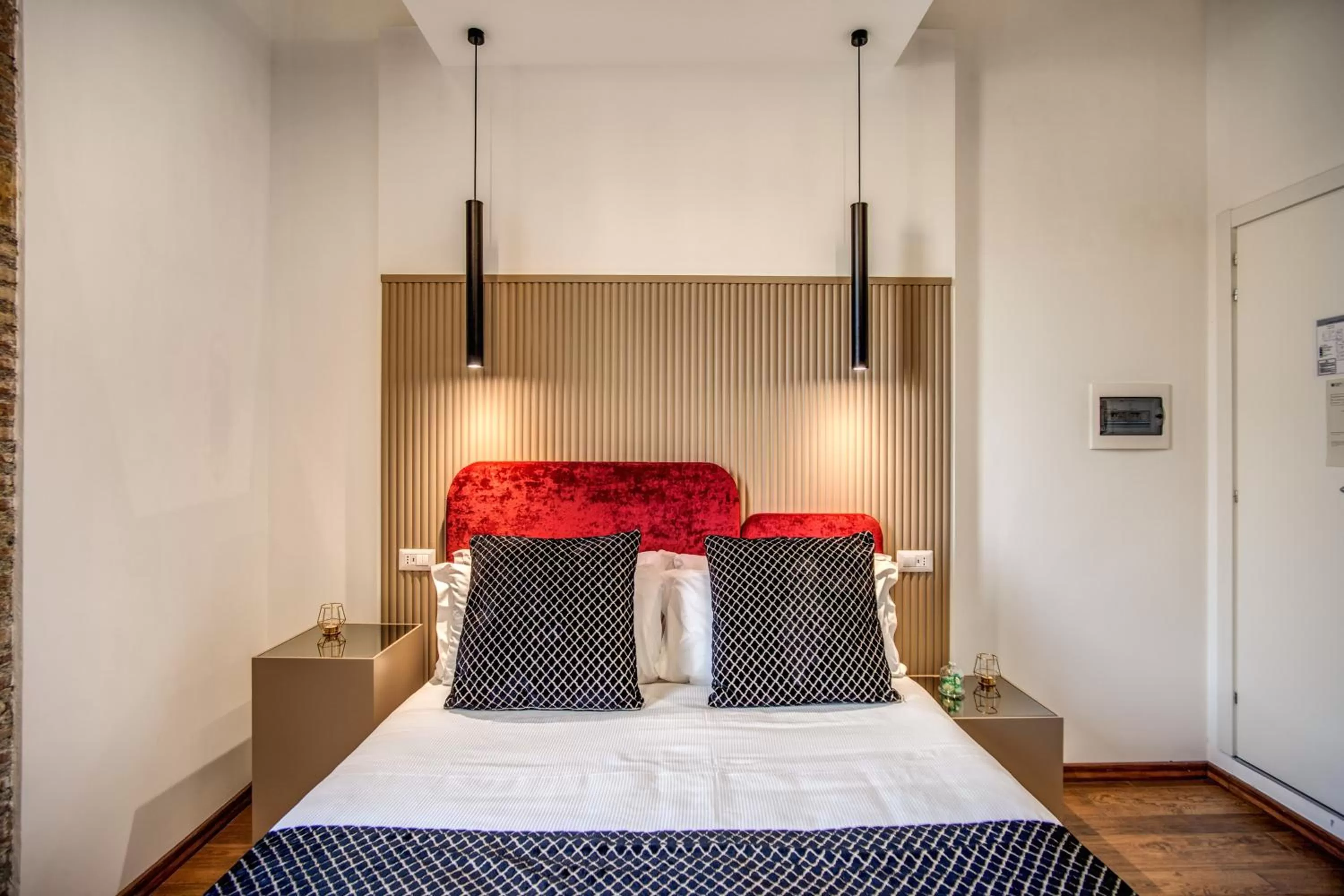 Photo of the whole room, Bed in Little Queen Suite