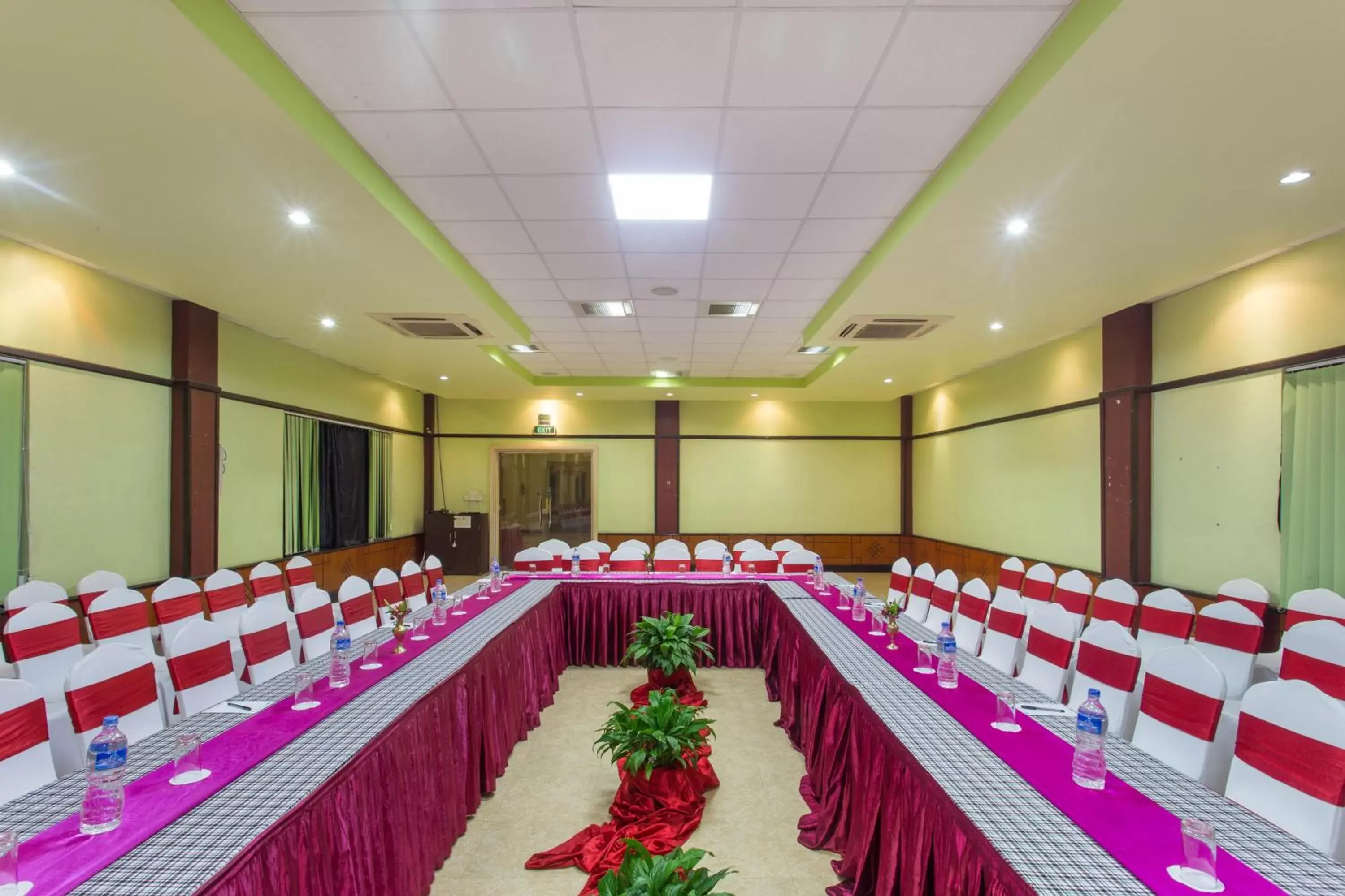 Business facilities in Mount Kailash Resort