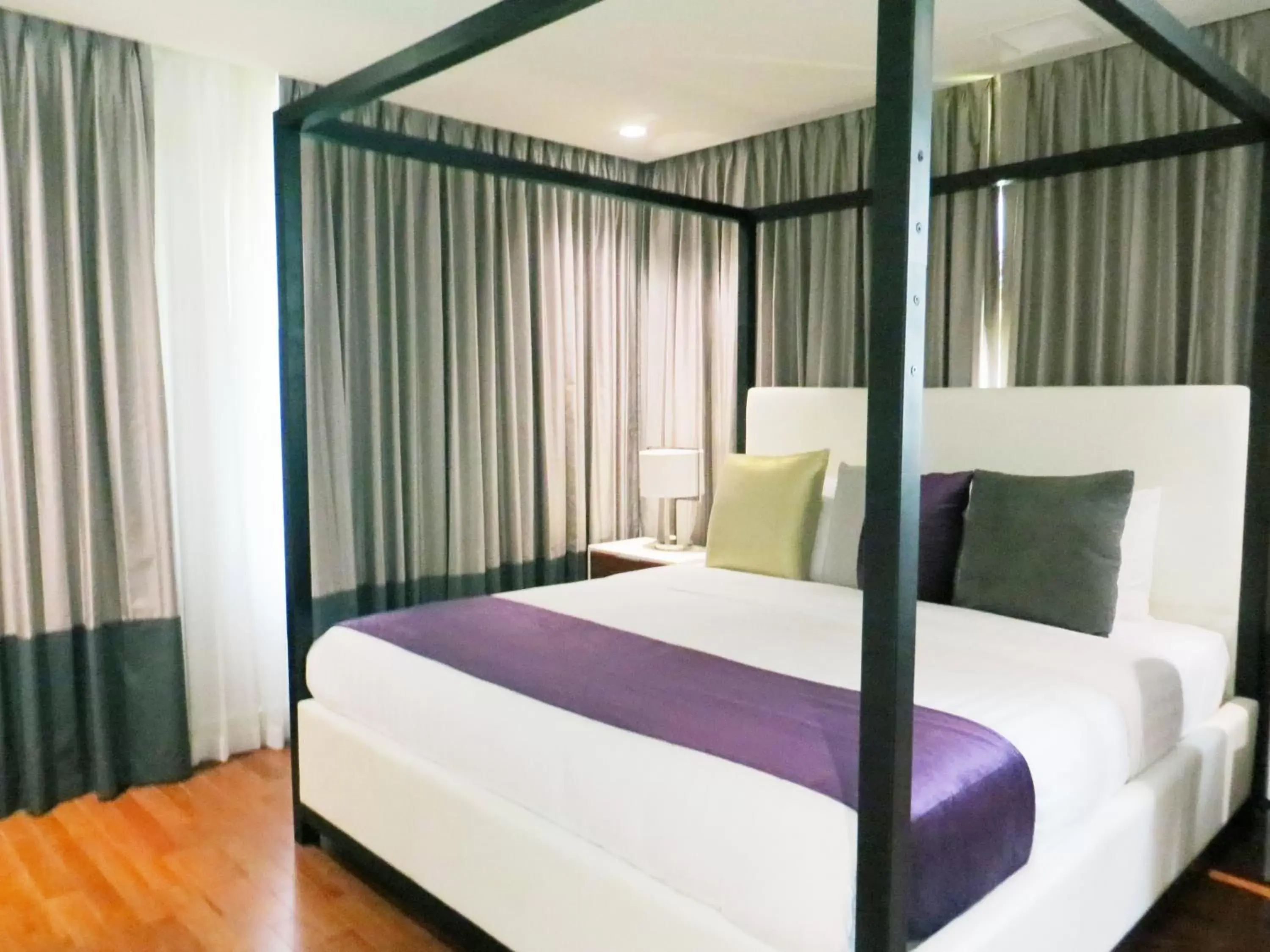 Bedroom, Bed in Leslie Hotel Ocean Drive