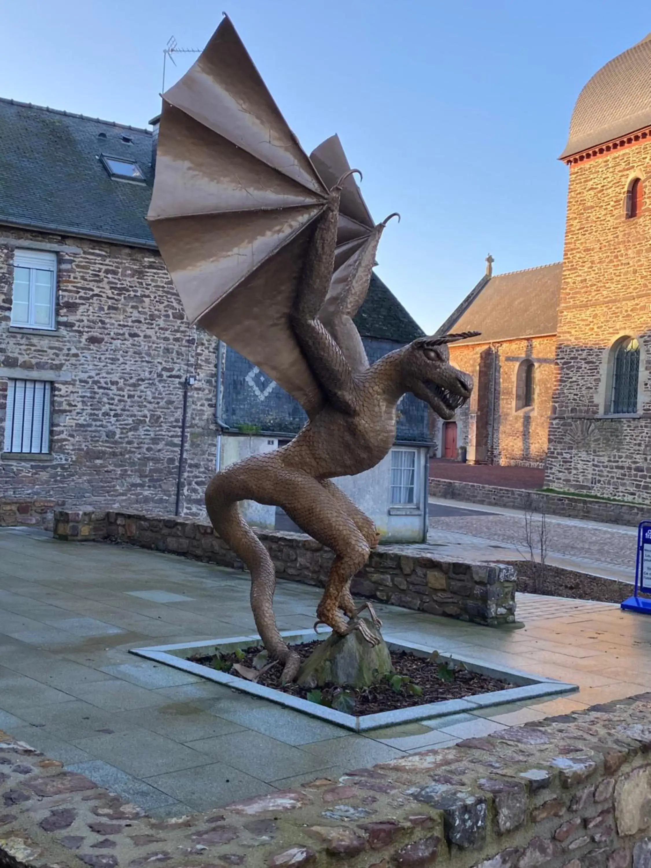 Nearby landmark in Petite halte à Montauban de Bretagne 200 de la gare