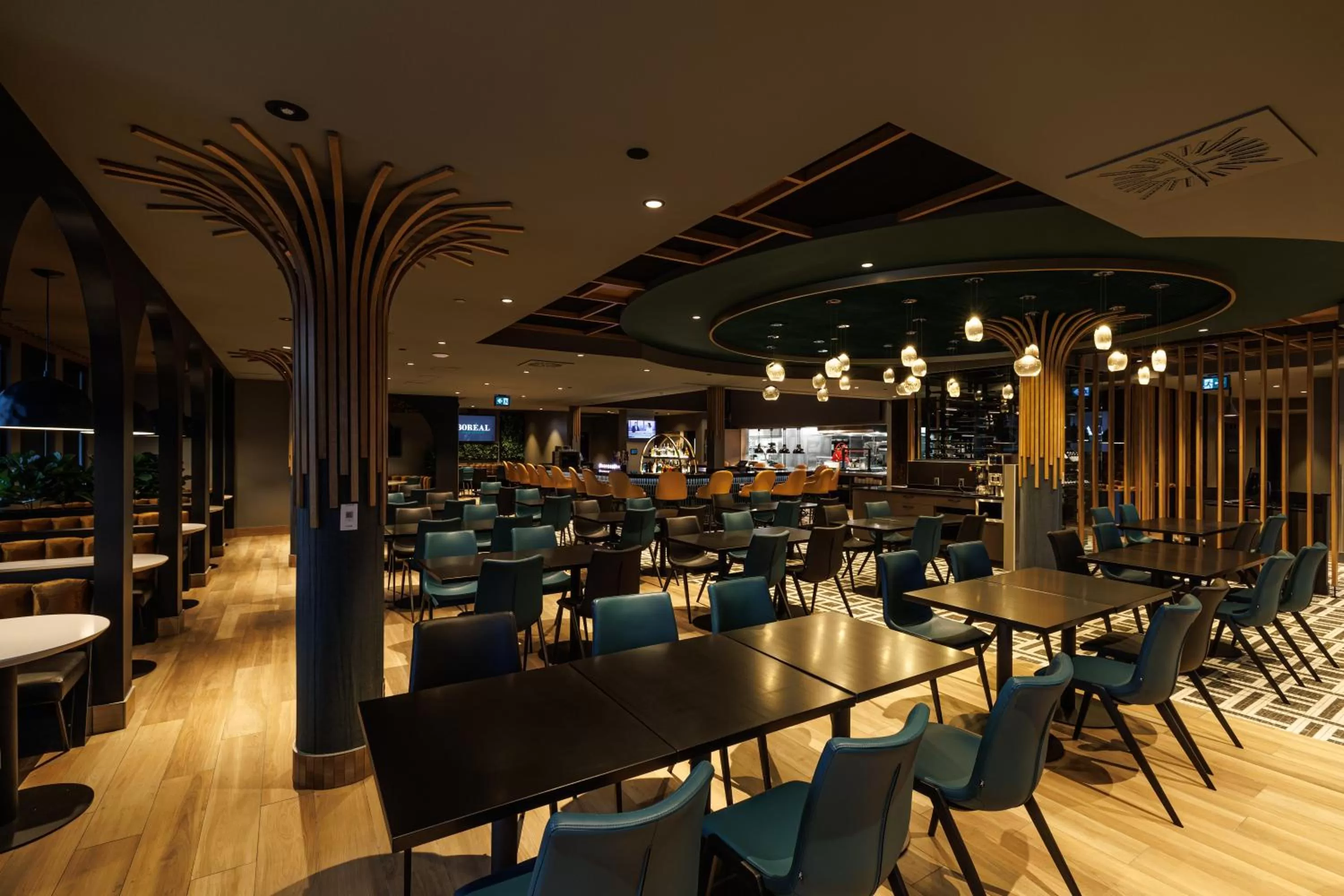 Restaurant/places to eat in Hôtel Universel, Centre de congrès Rivière-du-Loup