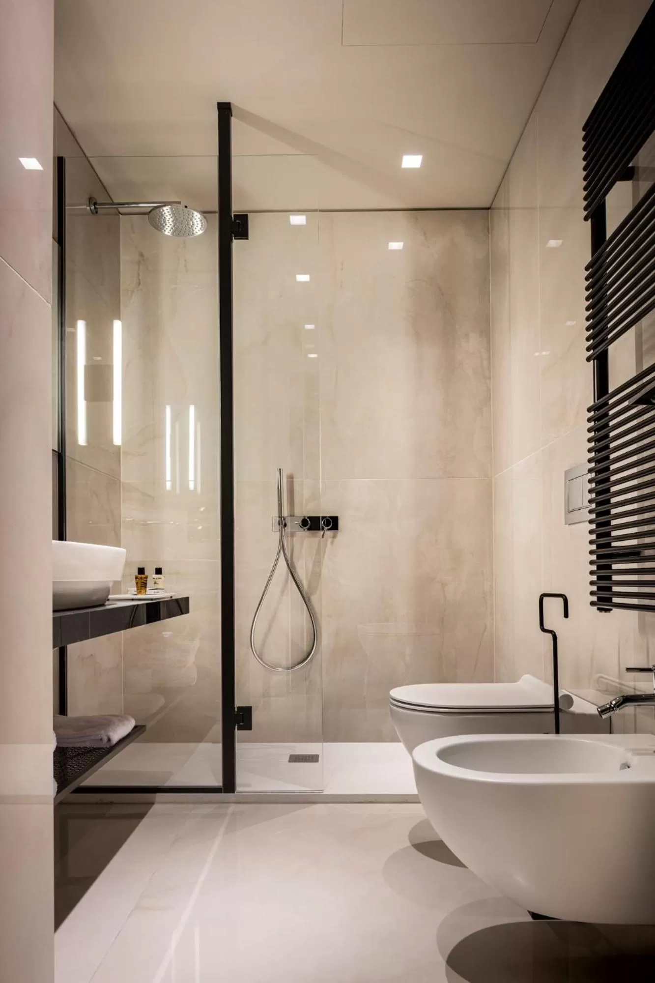 Shower in Speronari Suites