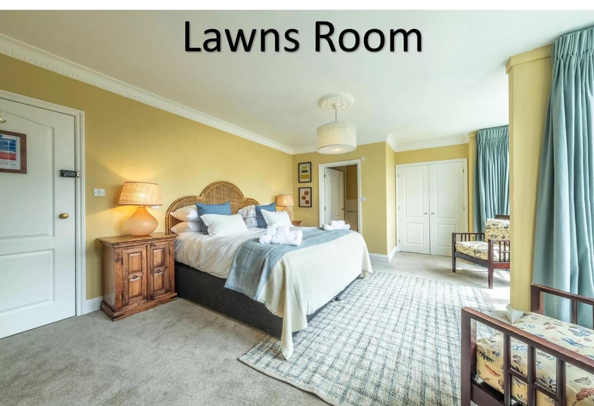 Bedroom, Bed in The Feathers Holt