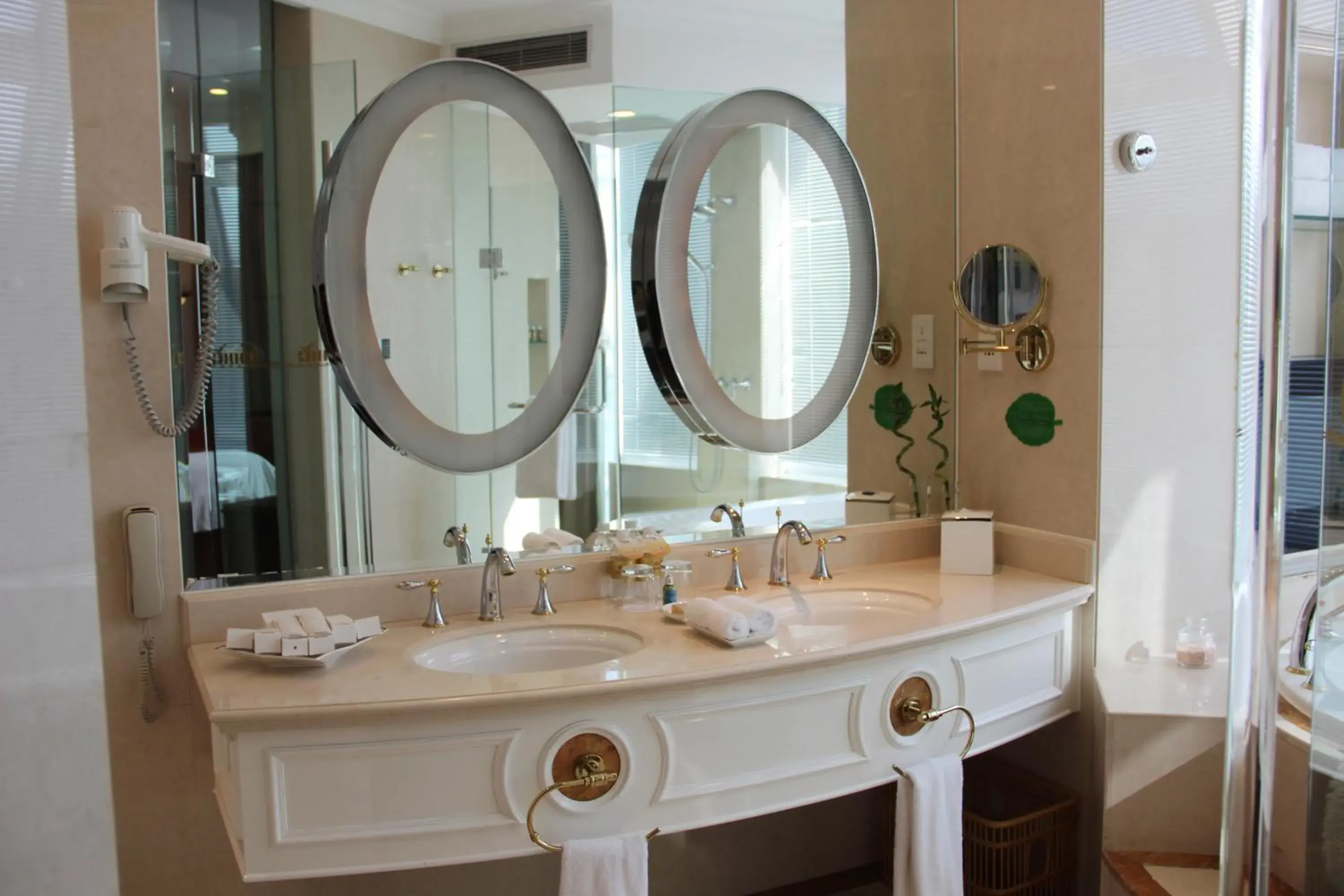 Bathroom in Oriental Riverside Bund View Hotel (Shanghai International Convention Center)