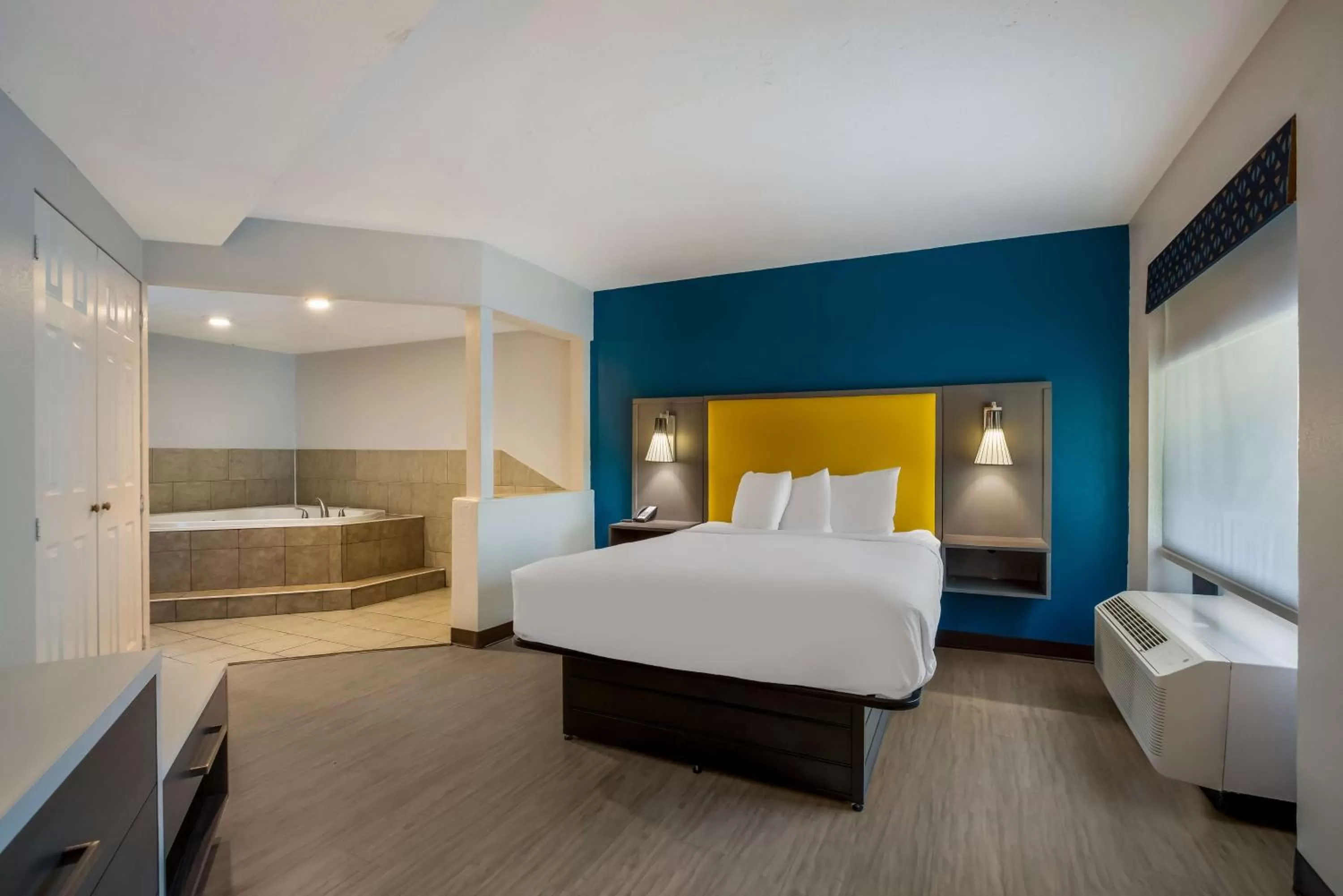 Bedroom, Bed in Best Western Bordentown Inn