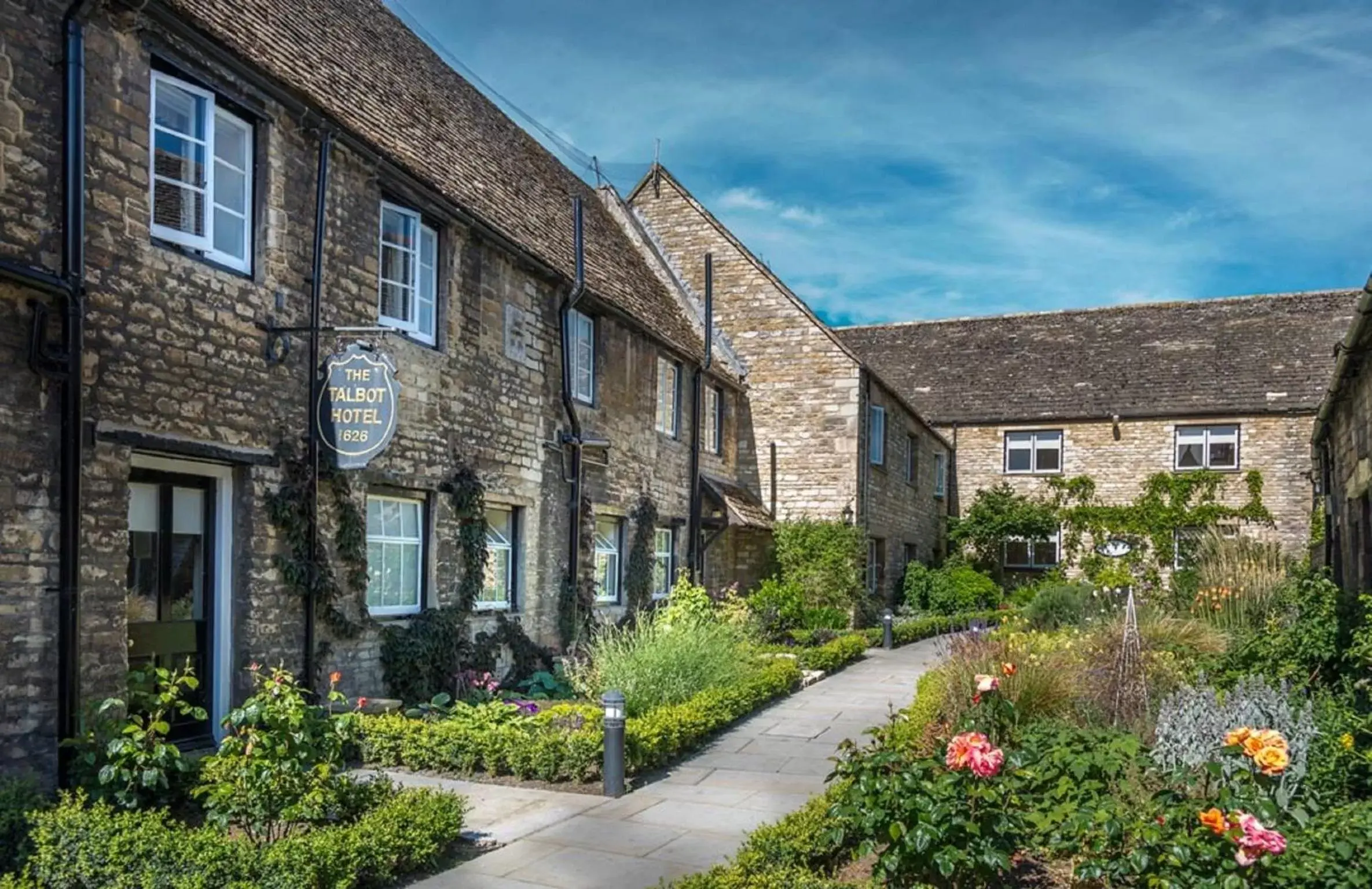Garden, Property Building in The Talbot Hotel, Oundle , Near Peterborough