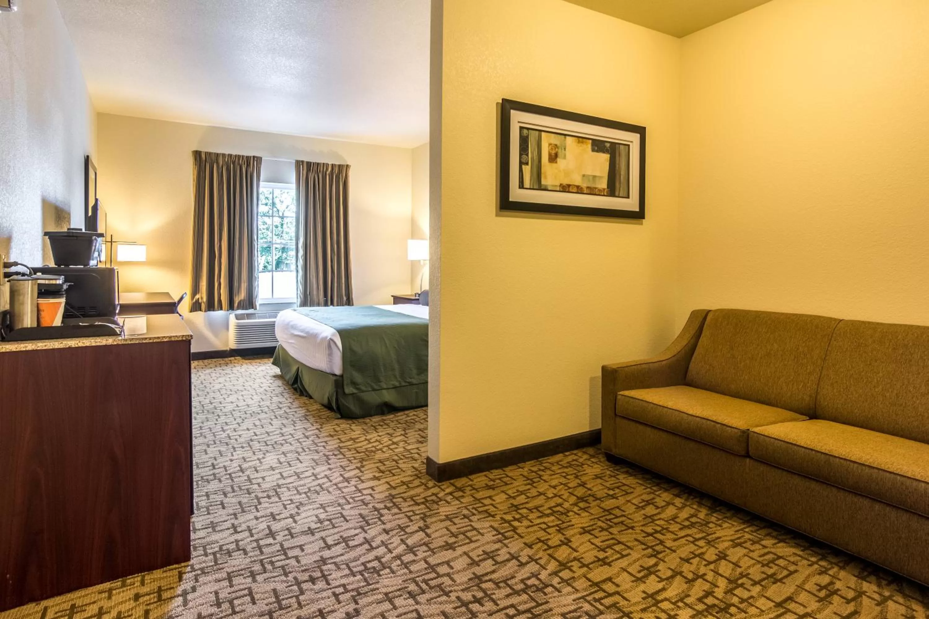 Bed in Cobblestone Hotel & Suites - Torrington