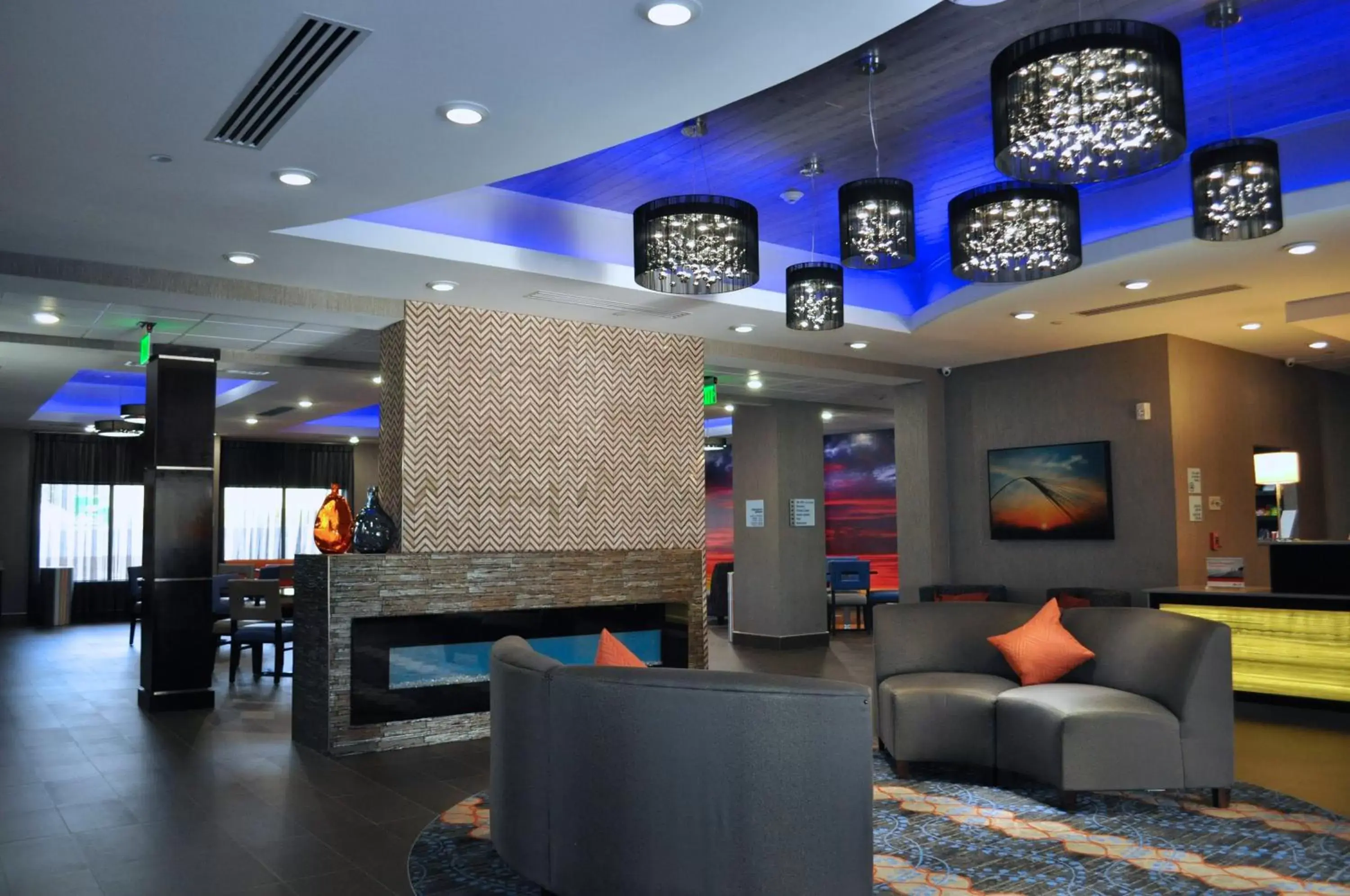 Lobby or reception, Lounge/Bar in Holiday inn Express & Suites Oklahoma City Southeast, an IHG Hotel