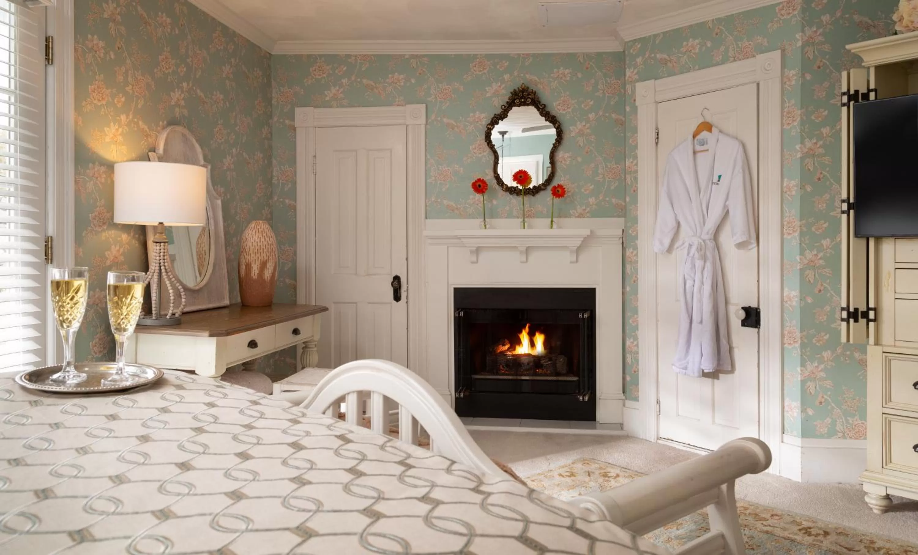 flat iron, Seating Area in White Doe Inn Bed & Breakfast