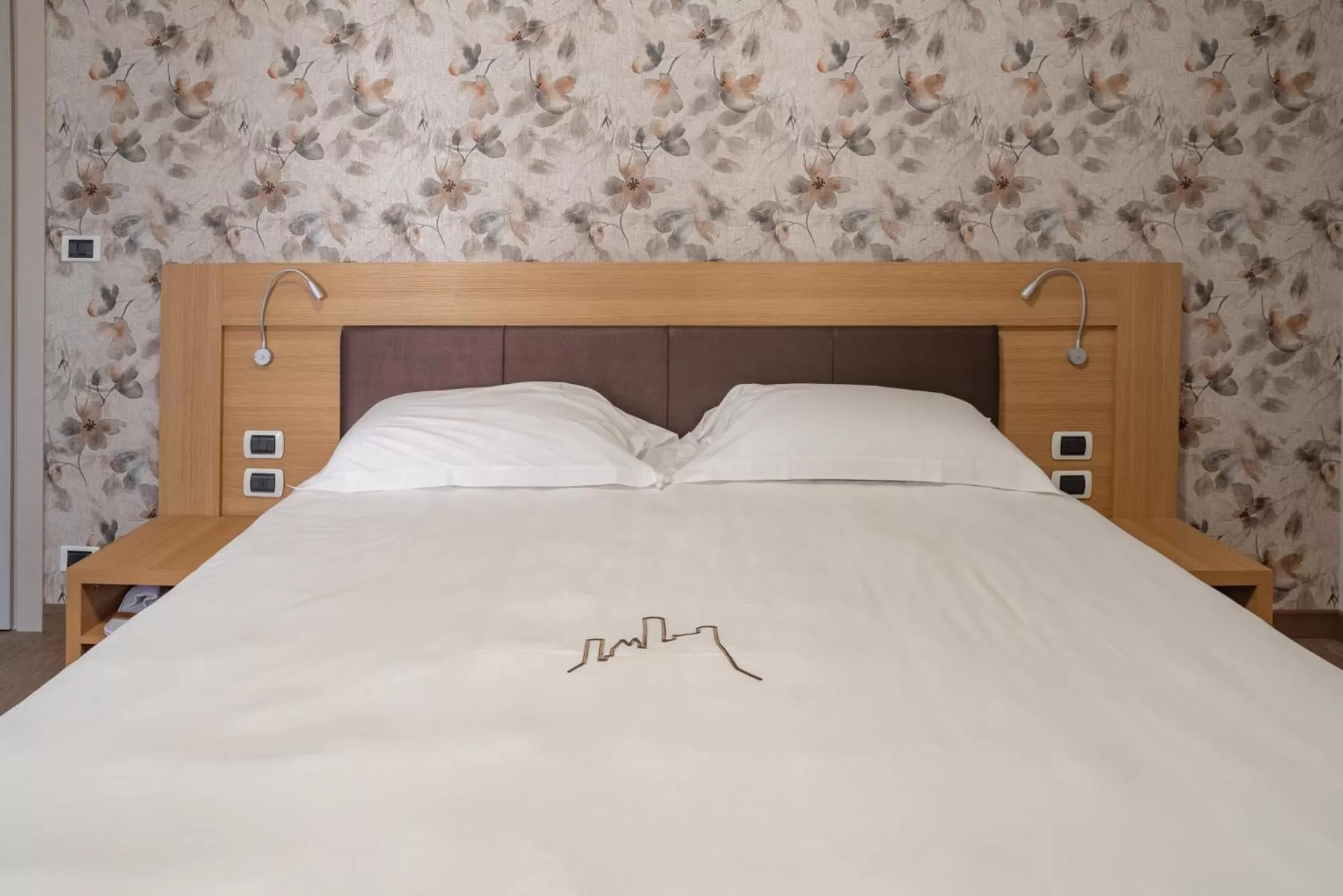 Bedroom, Bed in Le Torri - Castiglione Falletto