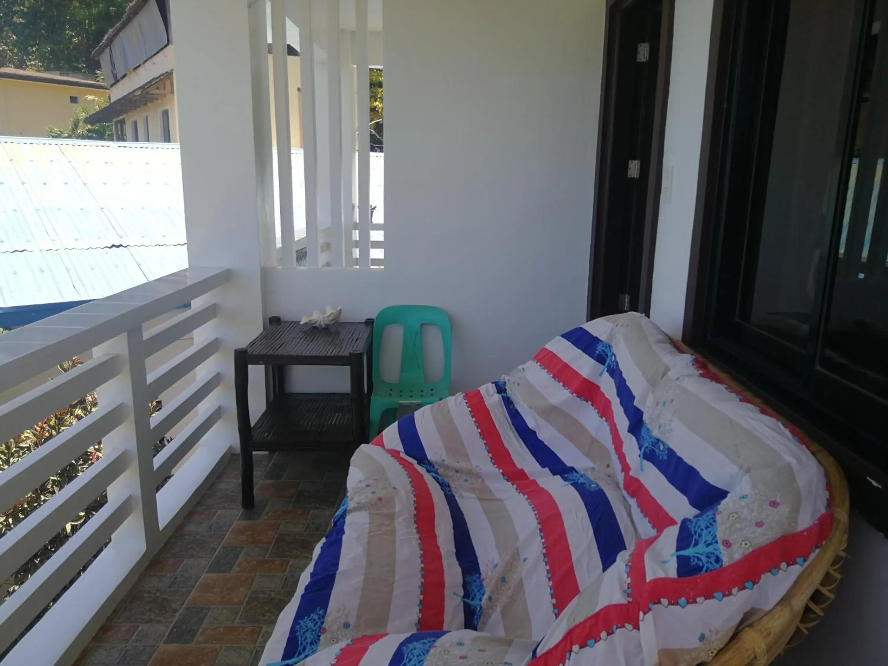 Seating area, Bed in Bellevue Resort