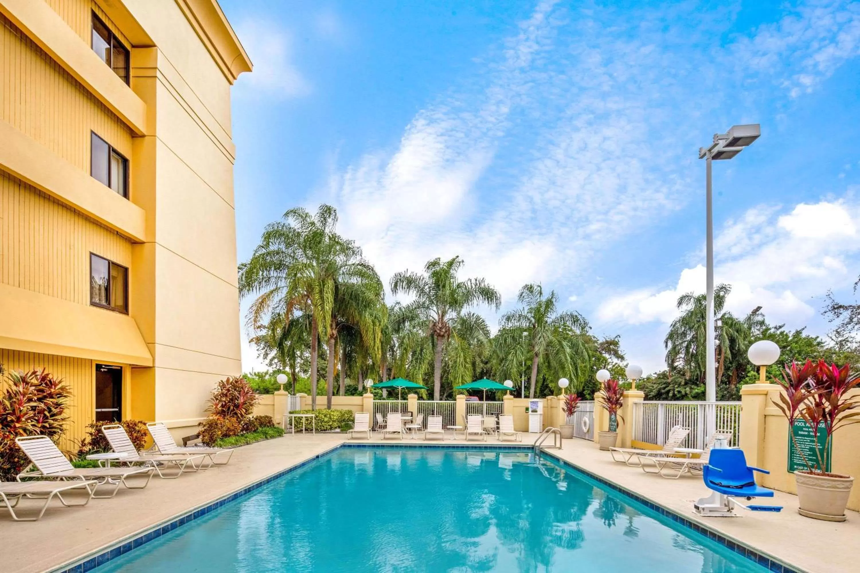 Pool view in La Quinta by Wyndham Miami Airport East