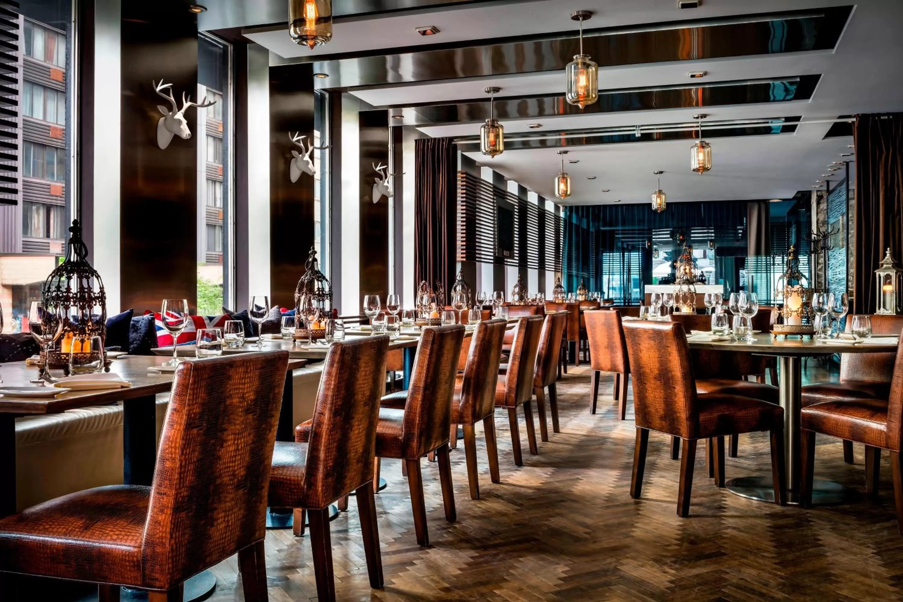 Restaurant/places to eat in SENS Høtel