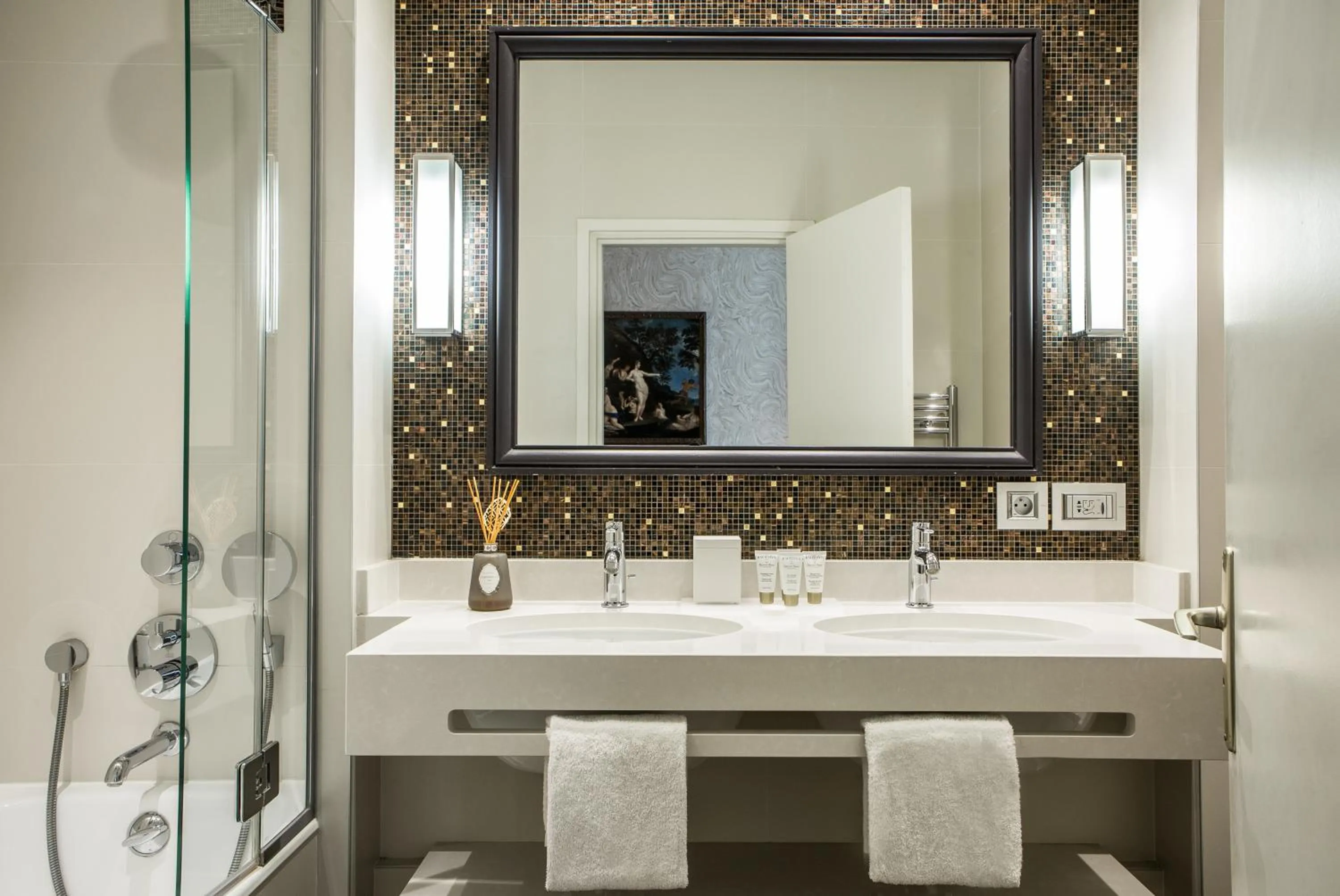 Bathroom in Hôtel des Saints Pères - Esprit de France