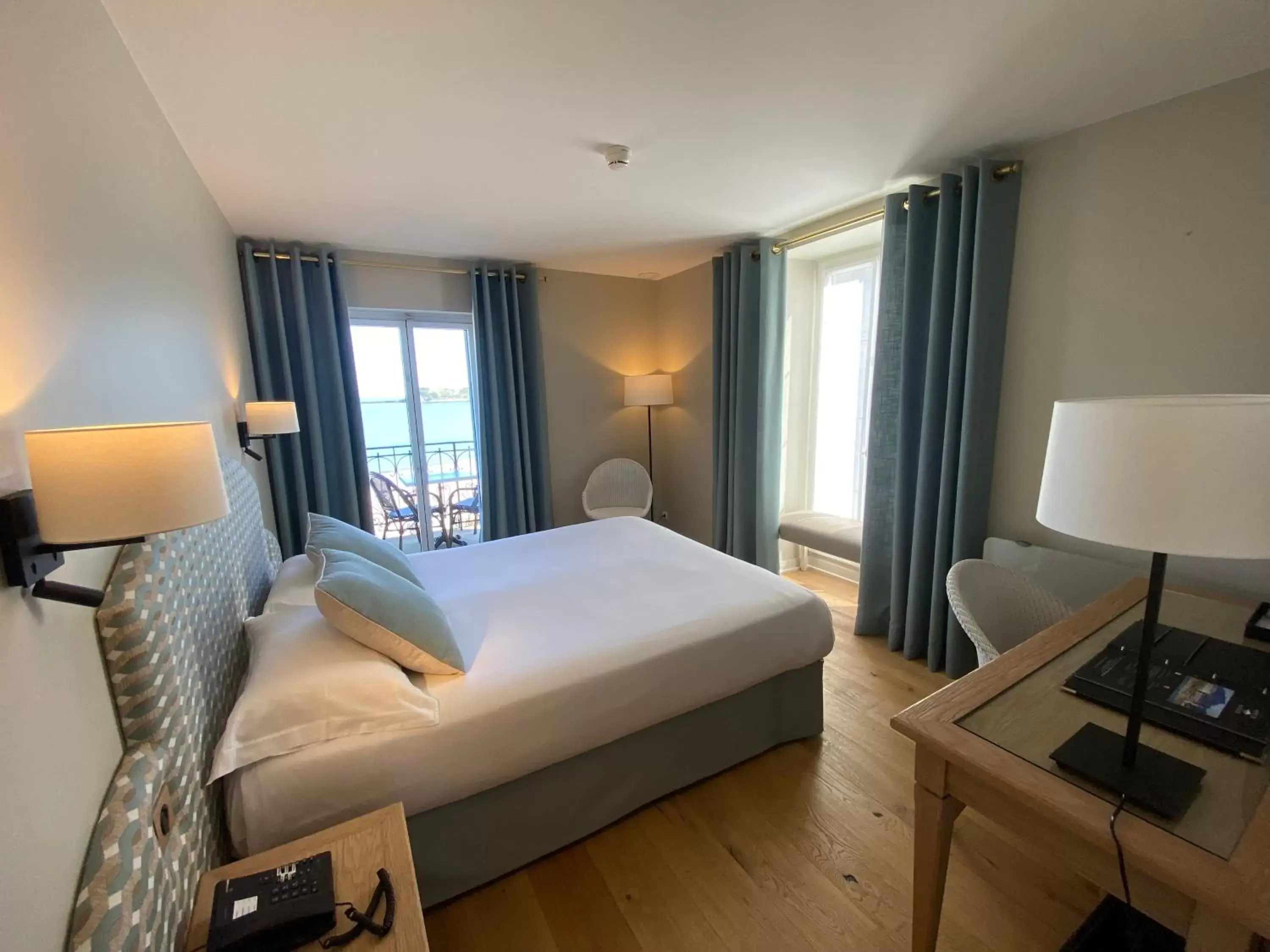 Bedroom, Bed in Hôtel de la Plage - Saint Jean de Luz